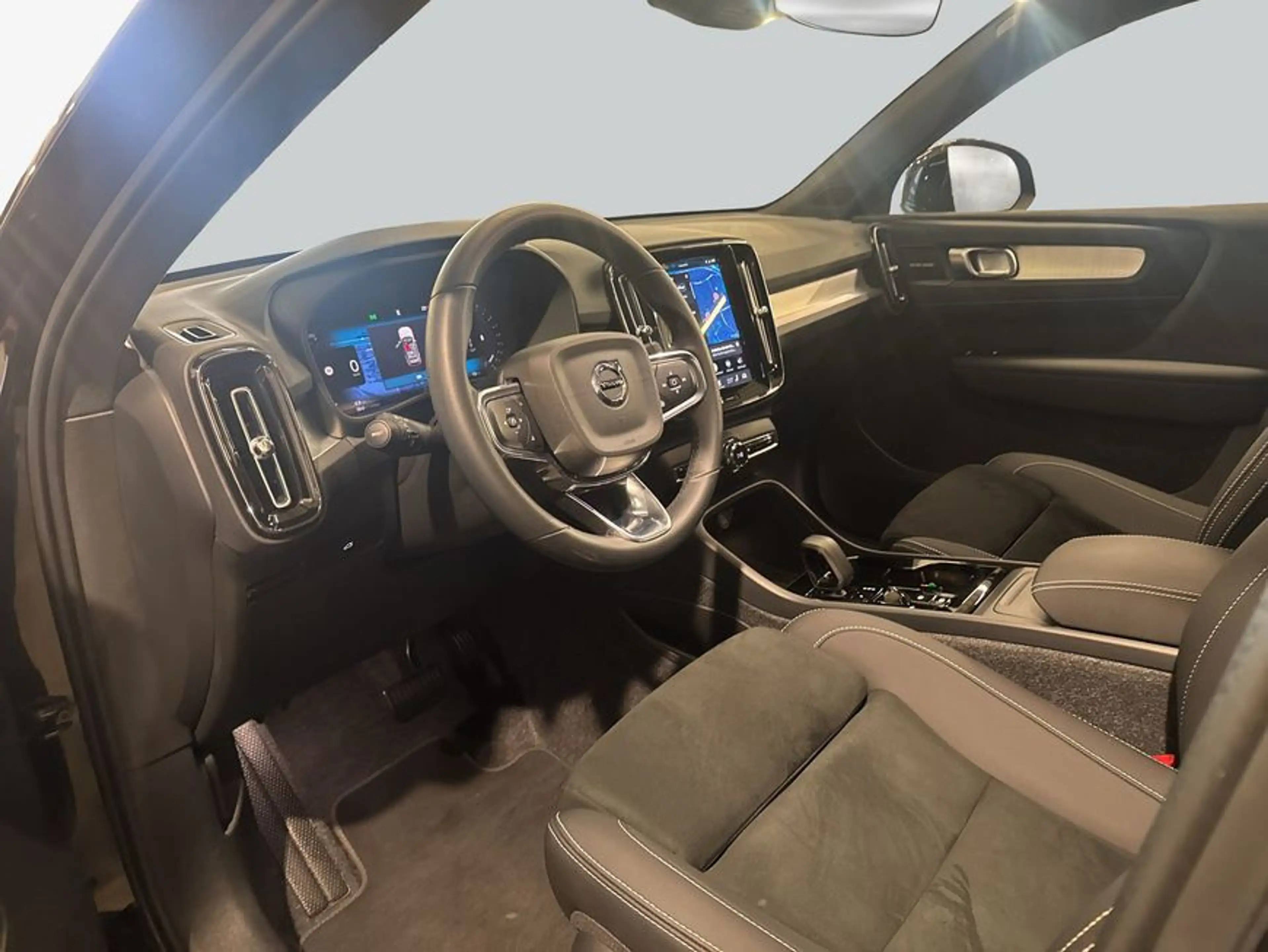 Volvo XC40 XC40 B3 B DKG Plus Black Edition — photo 10
