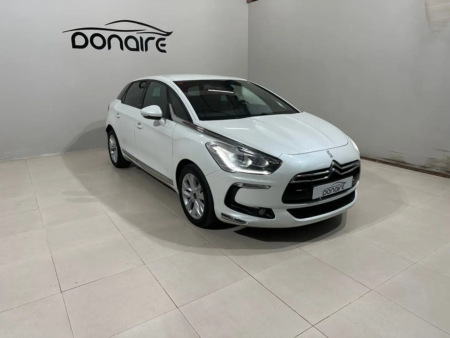 DS Automobiles DS 5 1.6BlueHDi S&S Style 120 Weiß - 1