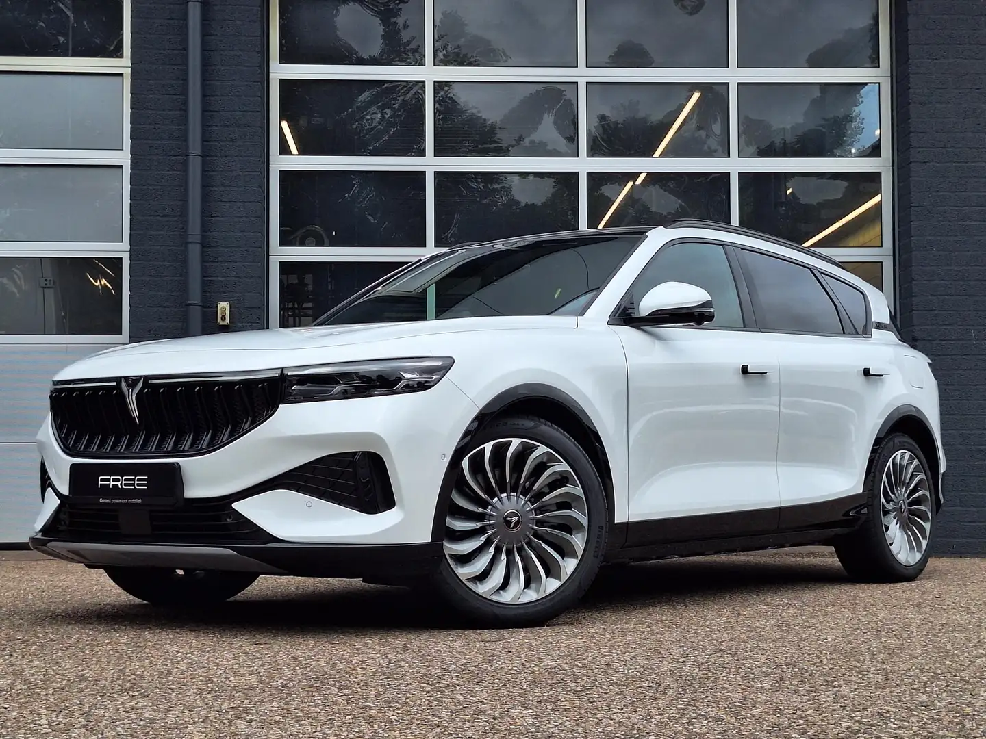 Voyah Free Flagship Edition 4WD 106 kWh | Black Line | Panora Bianco - 2