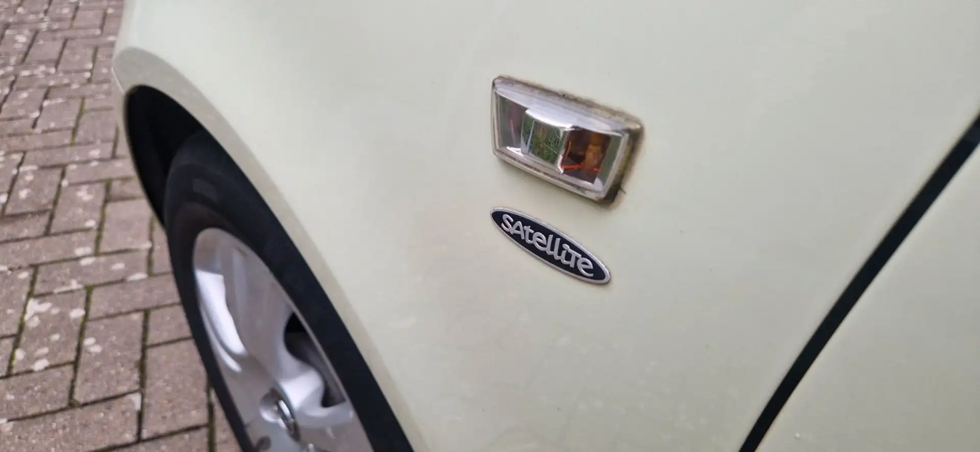 Opel Corsa D Satellite TÜV bis 02/2027 Weiß - 2