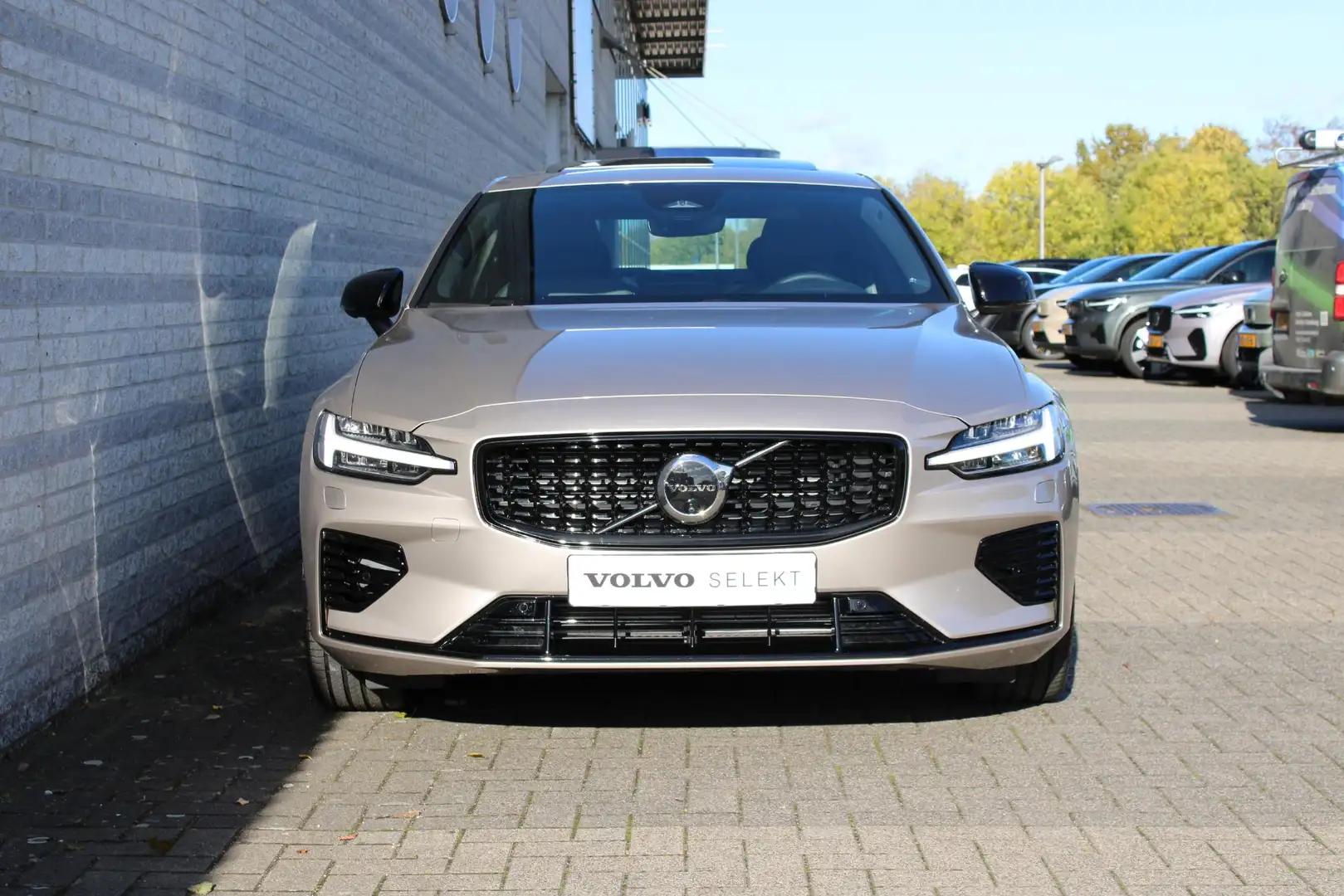 Volvo S60 T8 Automaat Recharge AWD Ultimate Dark | Nappa Led Gris - 2