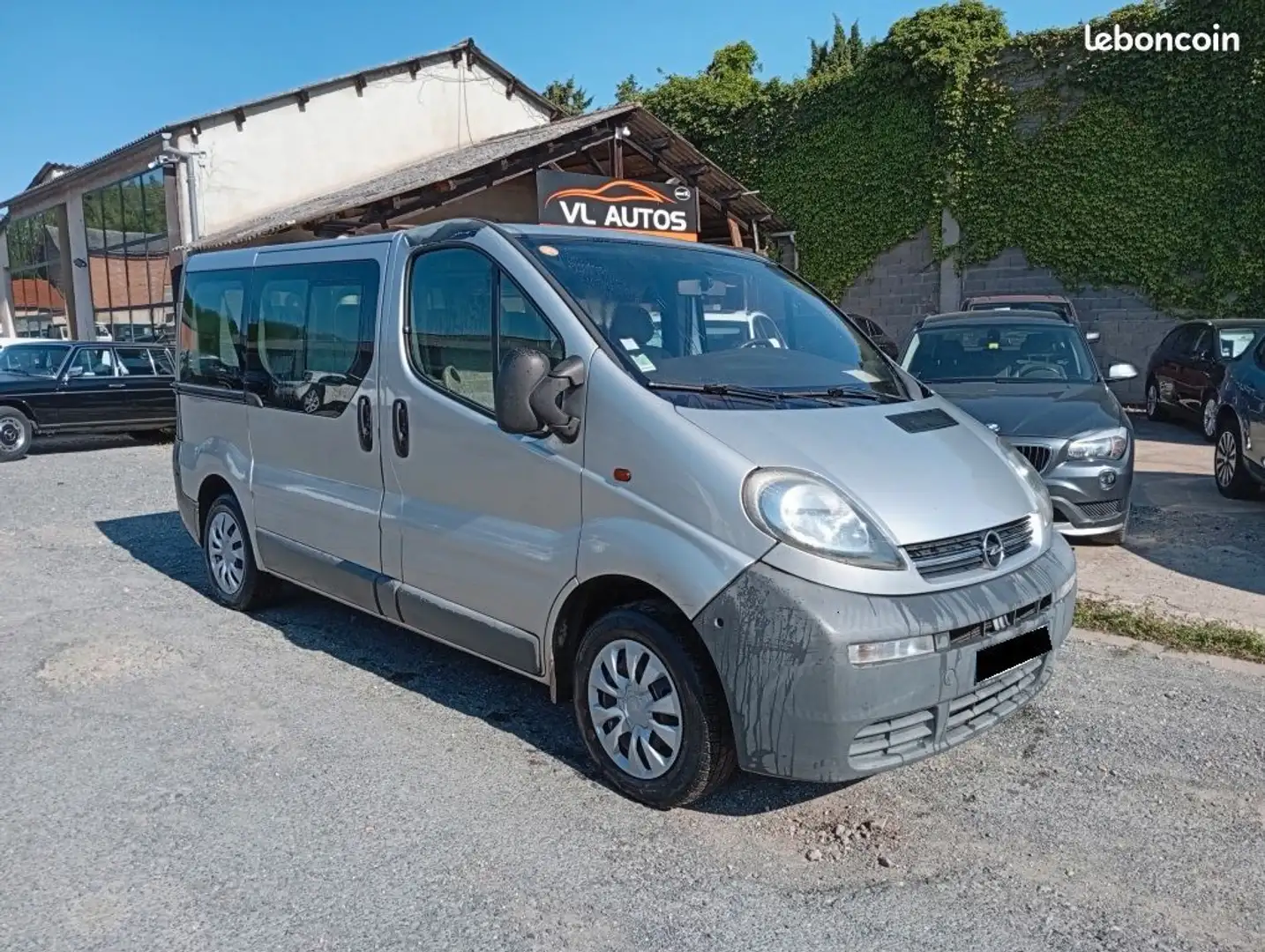 Opel Vivaro 8 places 1.9 DCI 100cv Année 2006 Gris - 1