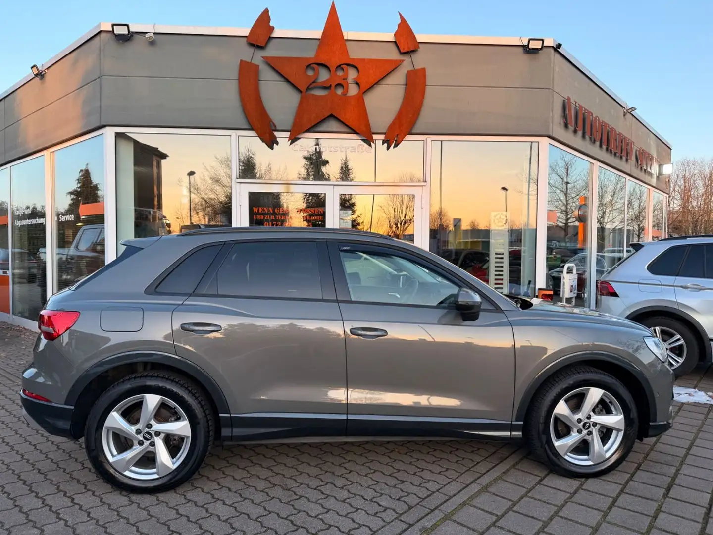 Audi Q3 35 TFSI advanced ,AHK Grau - 1