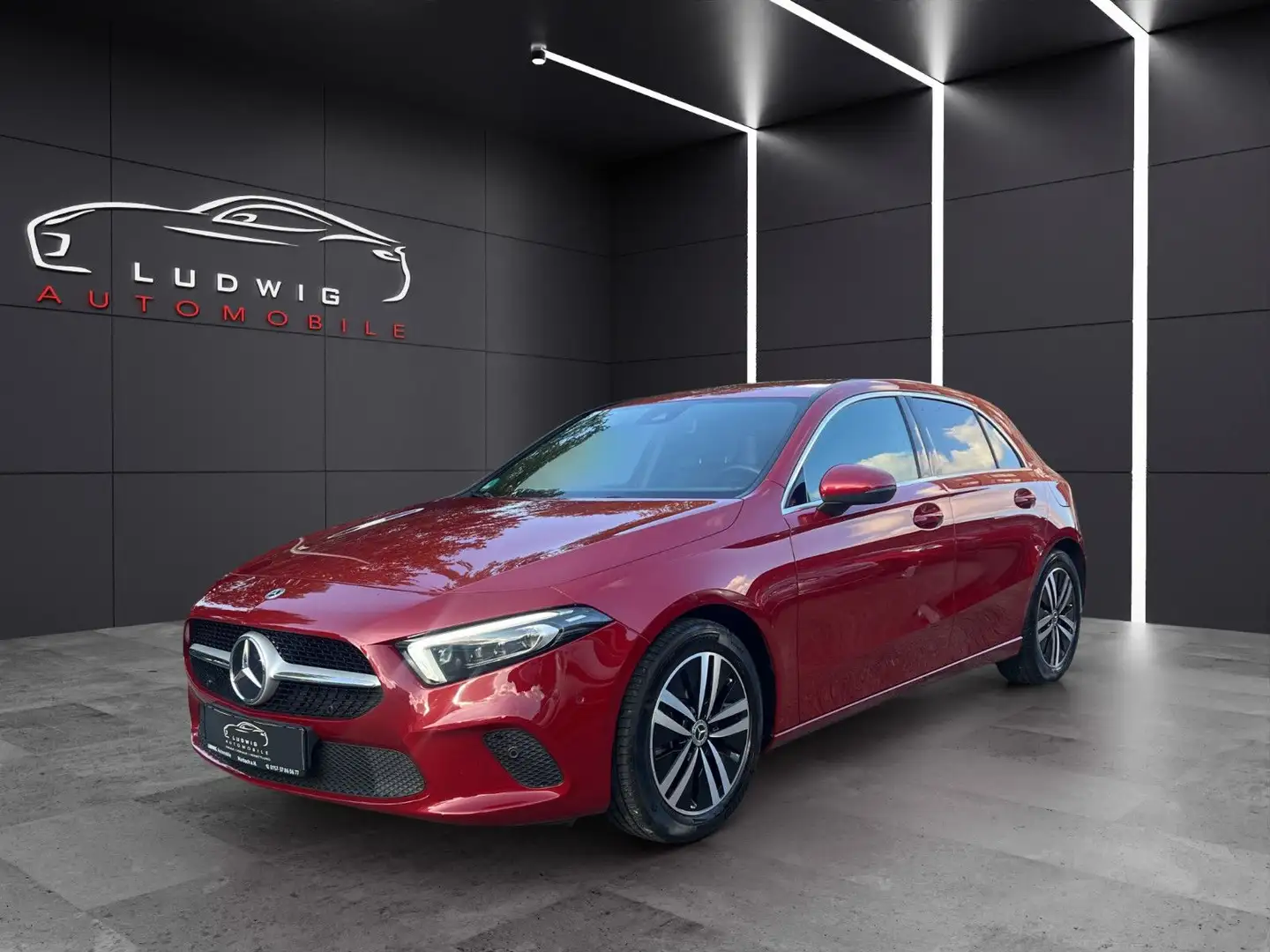 Mercedes-Benz A 200 A -Klasse / AUTOMATIK / GARNTI/ WIDESCREEN Rouge - 1