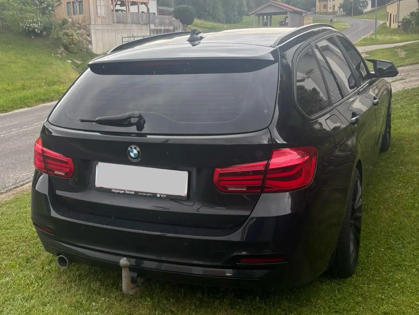BMW 318 318d xDrive Touring Schwarz - 2