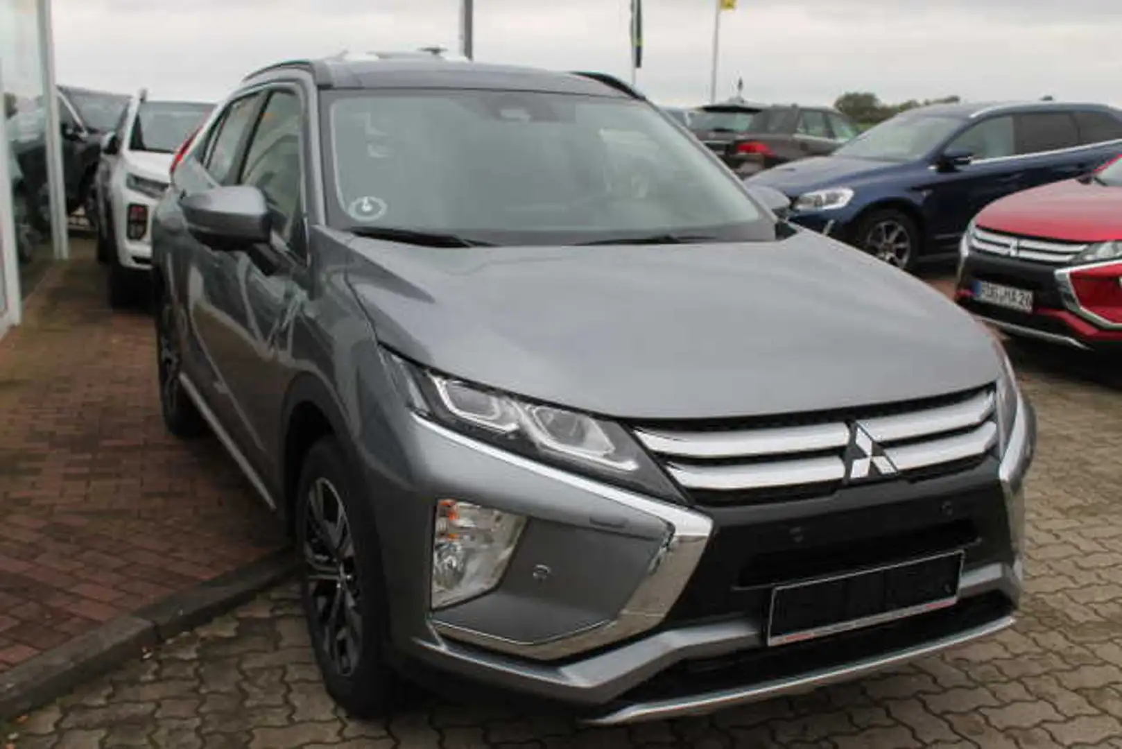 Mitsubishi Eclipse Cross Plus Panorama 1.5 T-MIVEC 2WD CVT Grau - 2