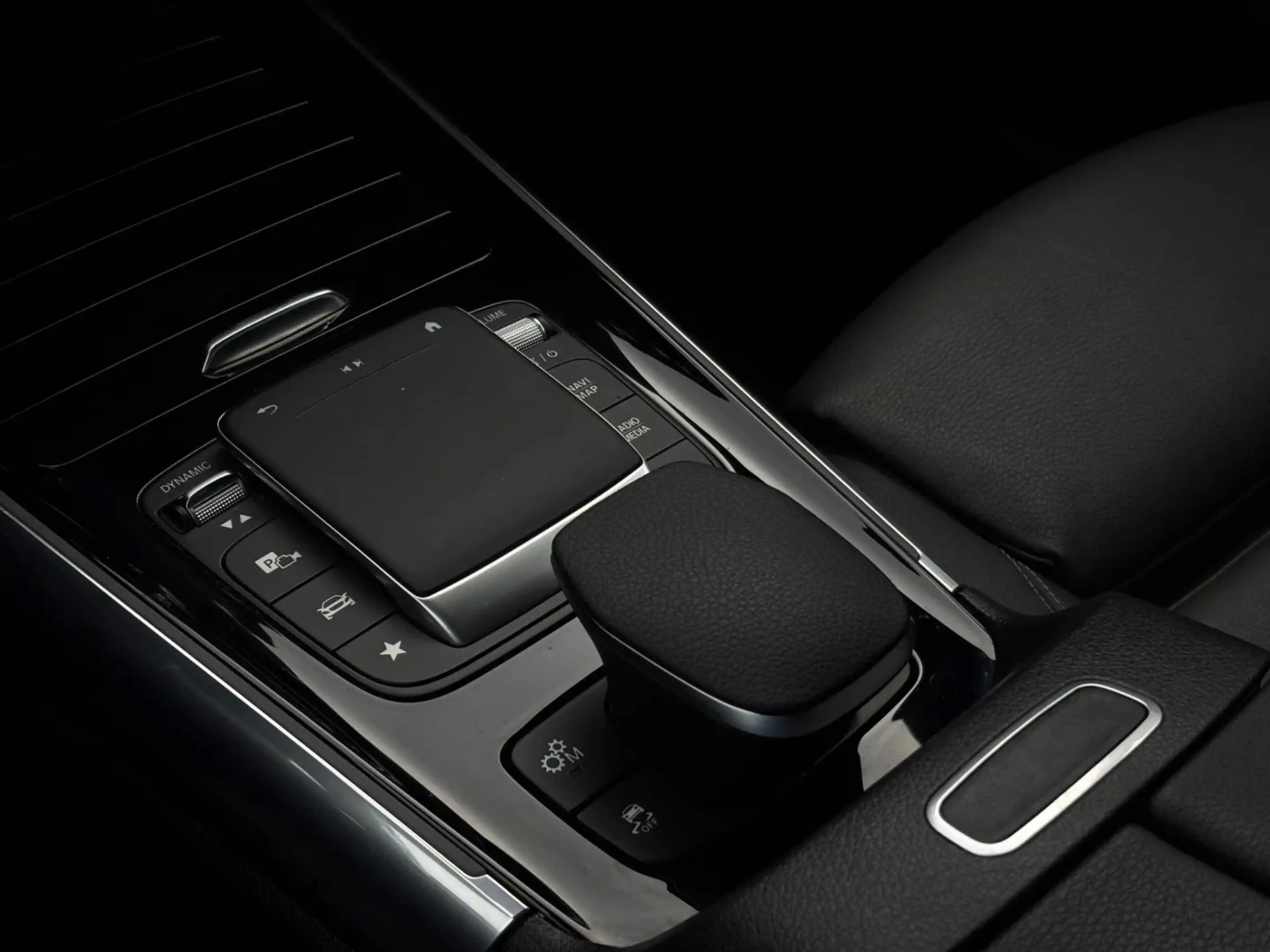 Mercedes-Benz GLA 35 AMG 4MATIC (1e Eig, Dealer OndH, Panorama, SfeerV, Bur — photo 23