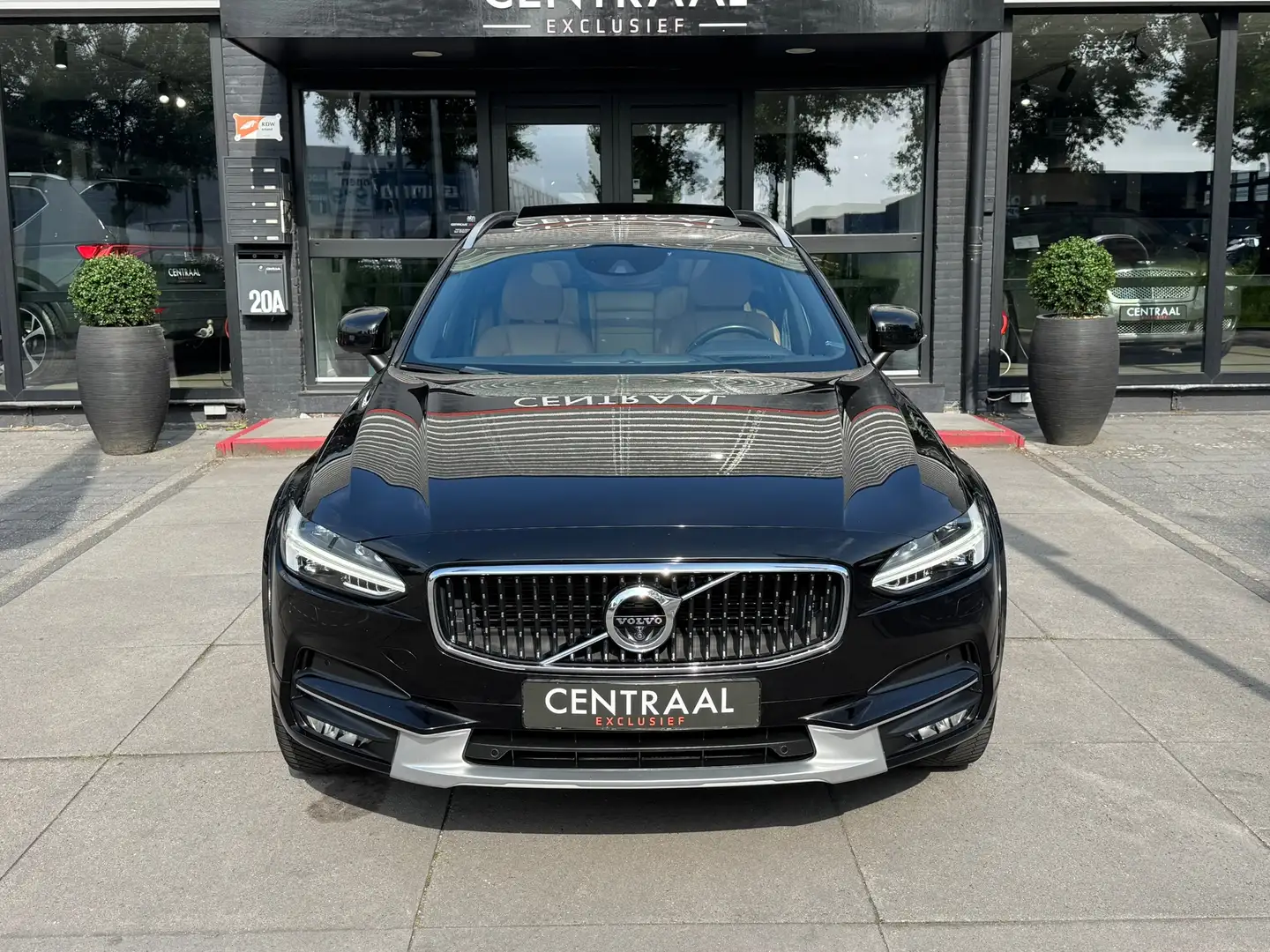 Volvo V90 Cross Country 2.0 D4 Pro 190PK|Pano|Bowers&Wilkins|Massage|Head- Schwarz - 2