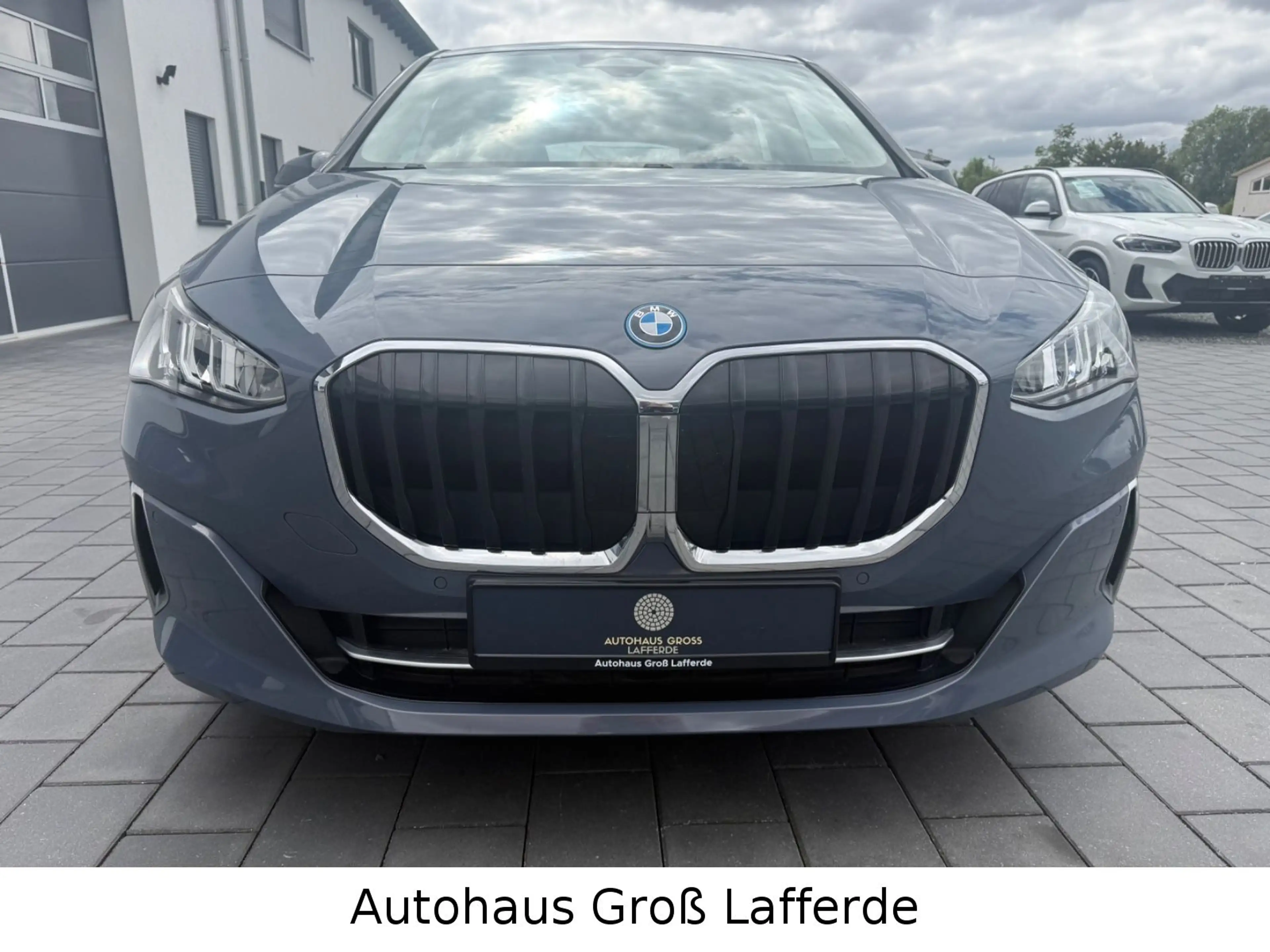 BMW 230 2 Active Tourer 230 e xDrive Luxury Line — photo 2