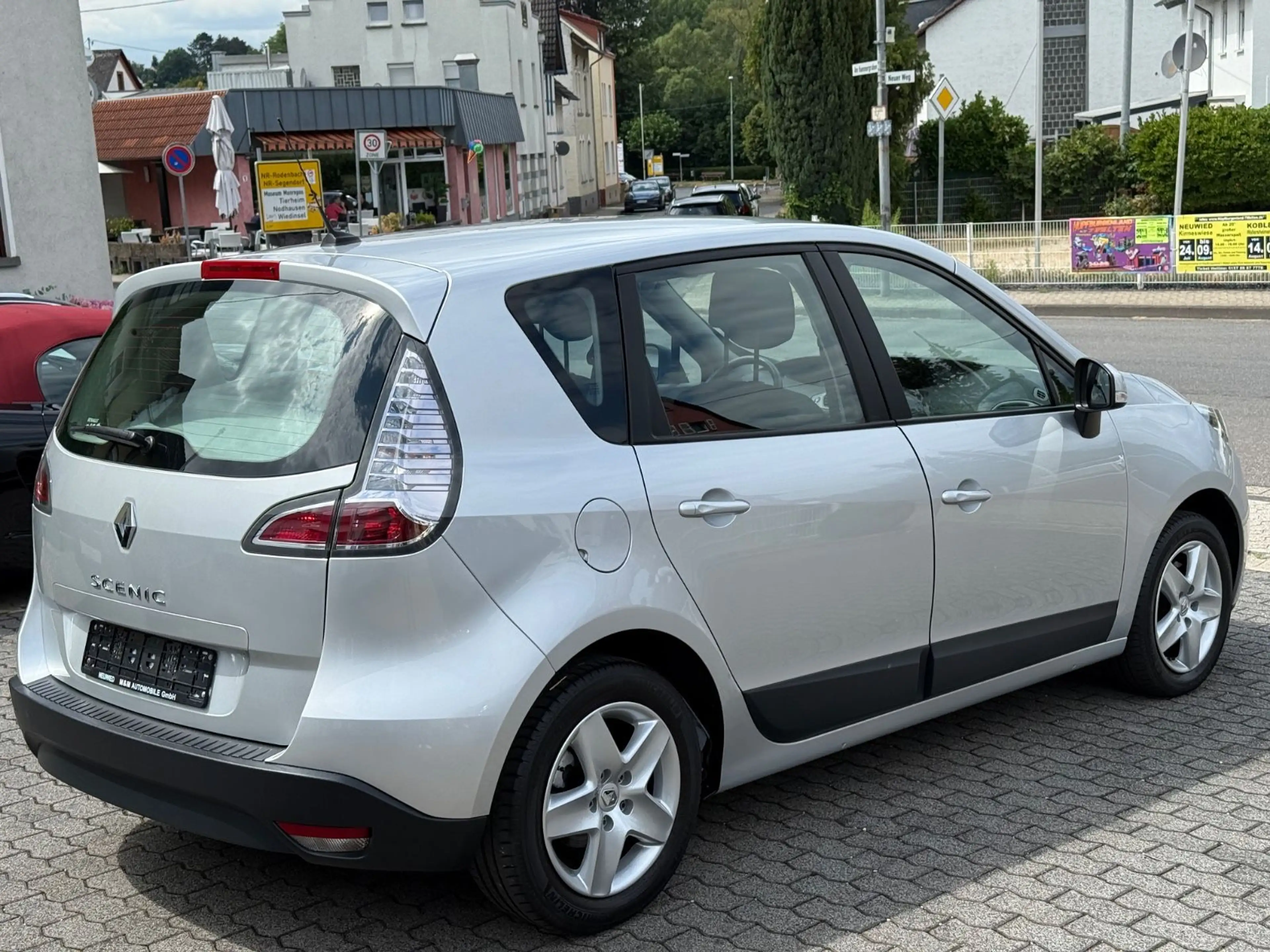 Renault Scenic III TomTom Edition 1.6 Klima SHZ Navi 19% — photo 11
