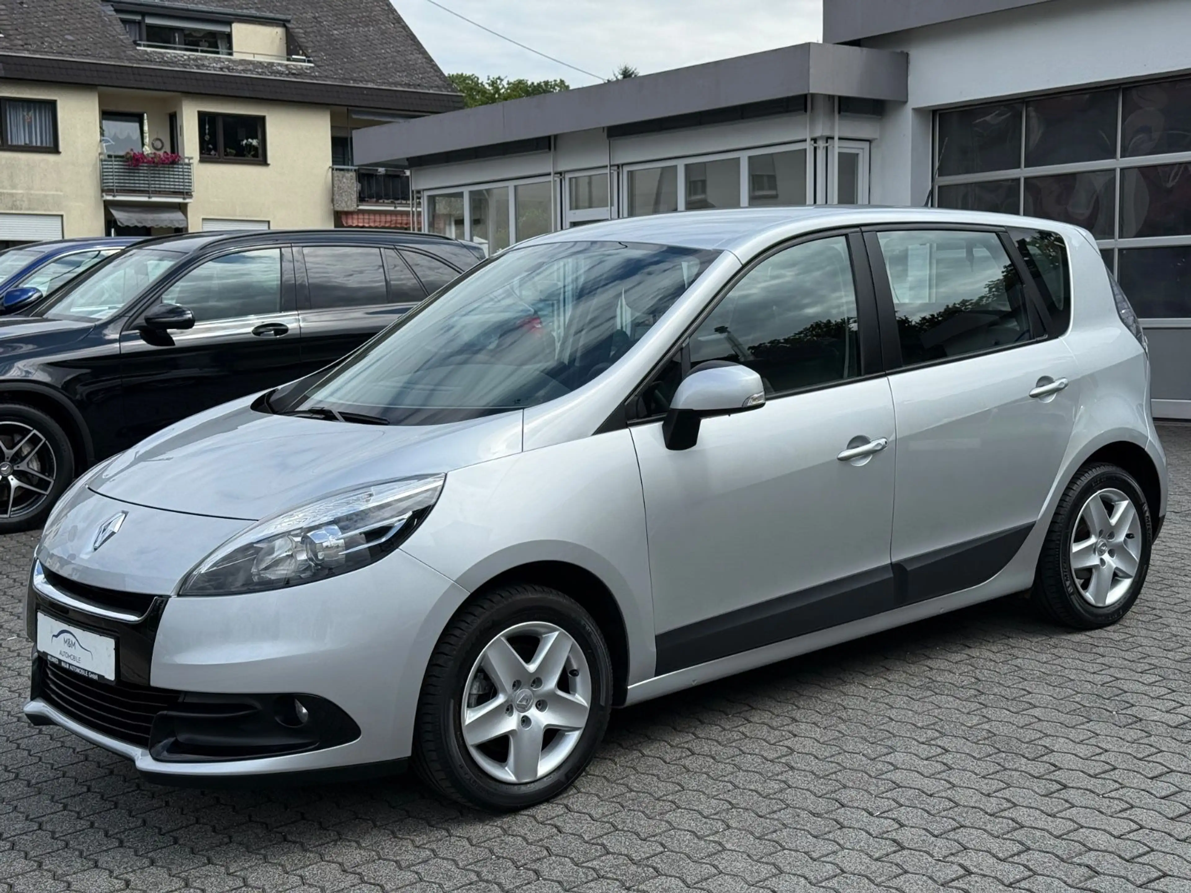 Renault Scenic III TomTom Edition 1.6 Klima SHZ Navi 19% — photo 4