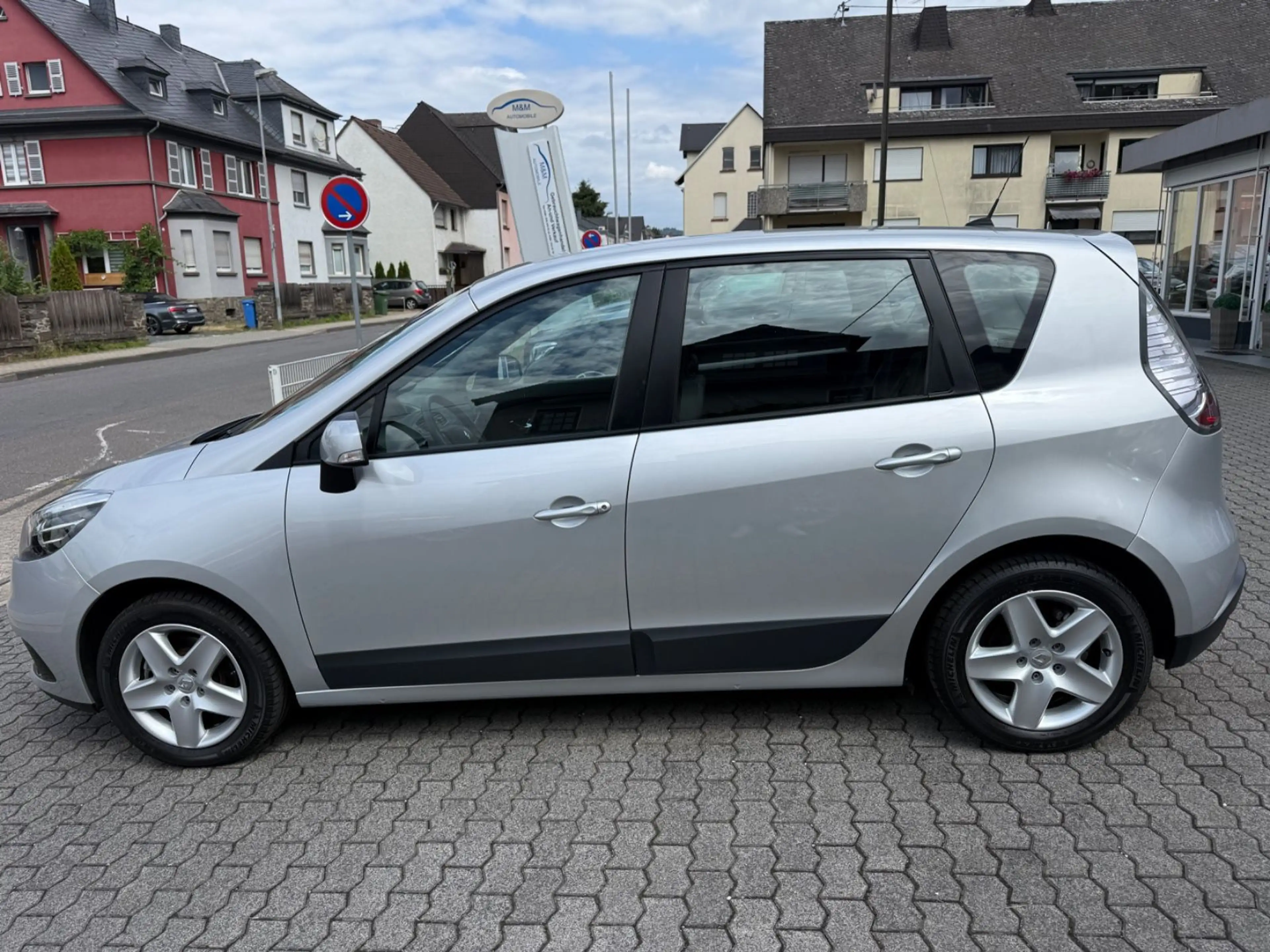 Renault Scenic III TomTom Edition 1.6 Klima SHZ Navi 19% — photo 5