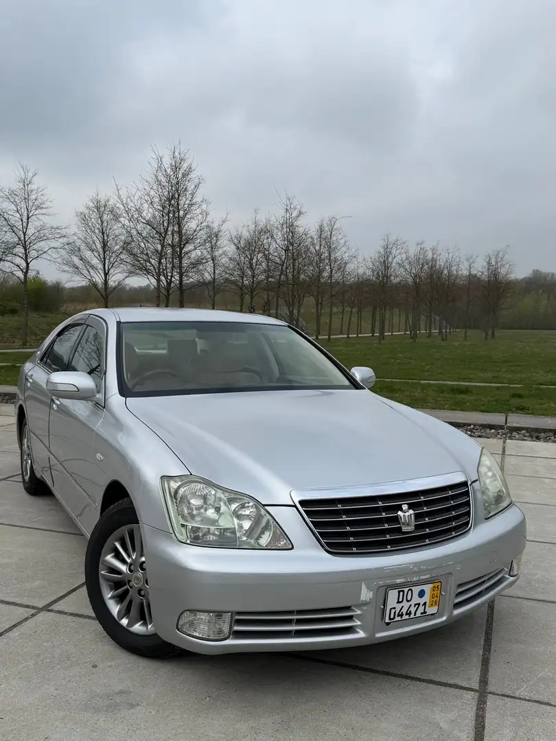 Toyota Crown Royal Saloon 50 Jahre ED Wenig KM Silber - 1