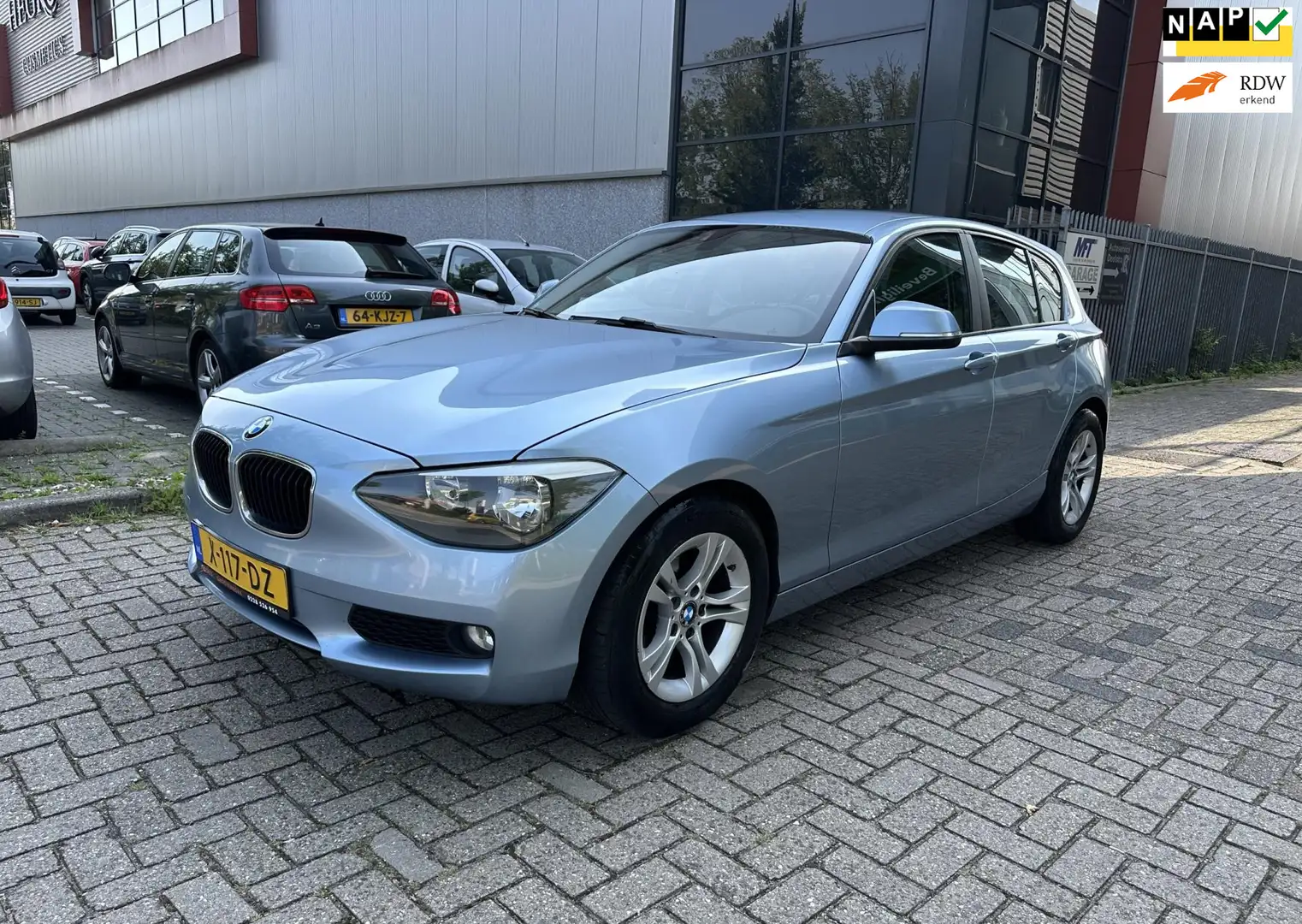 BMW 114 1-serie 114i EDE prachtige auto met veel optie Blauw - 1
