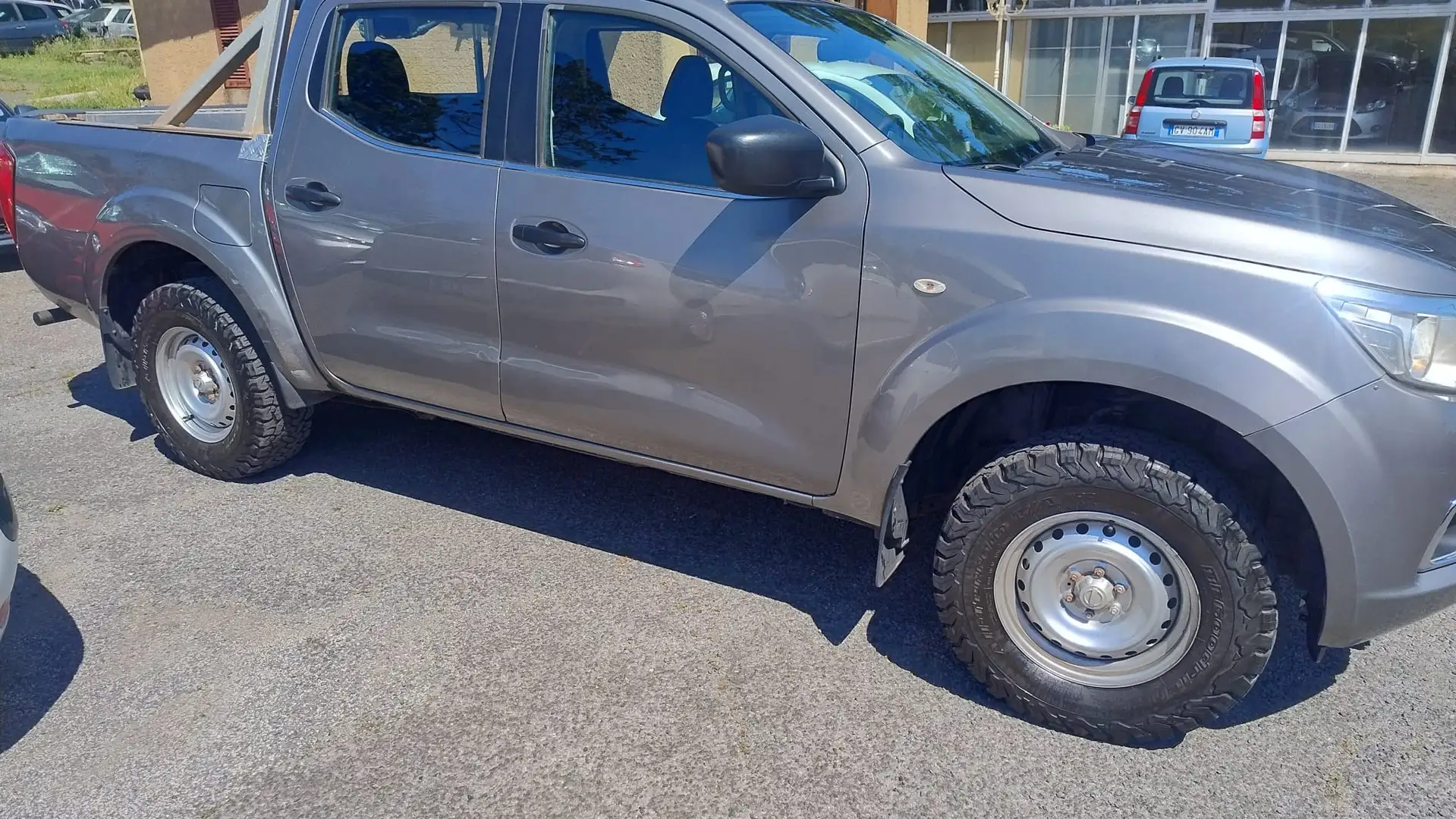 Nissan Navara 2.3 dci d.cab 4wd 163cv E6 Gris - 2