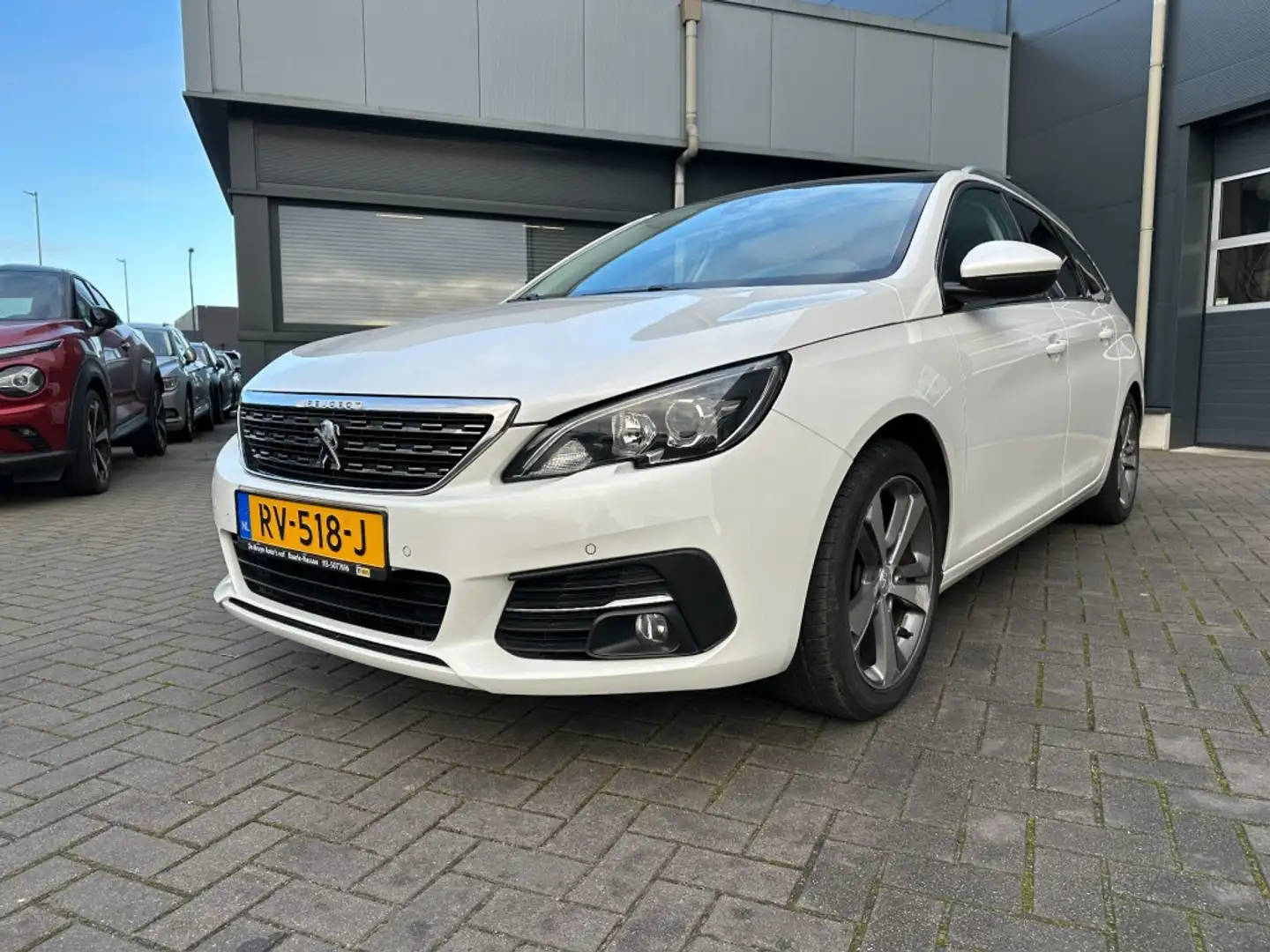 Peugeot 308 308 SW 1.2 PureTech Premium Navi. Camera Panorama Weiß - 1