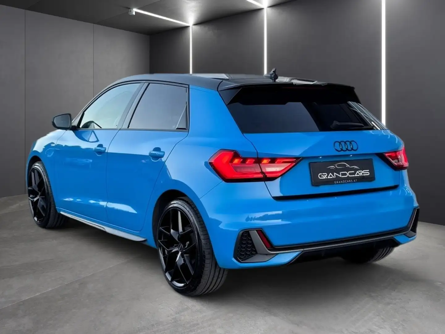 Audi A1 SB 25 TFSI S-line Blau - 2