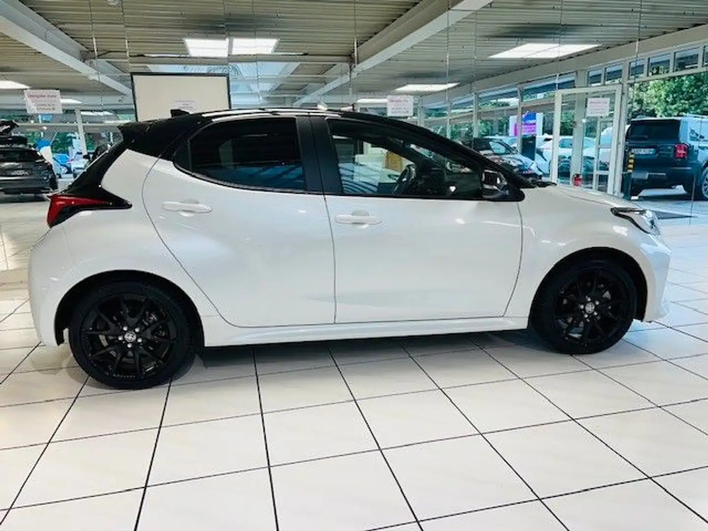 Toyota Yaris Hybrid Style Techn.-Paket, Navi., JBL Bianco - 1