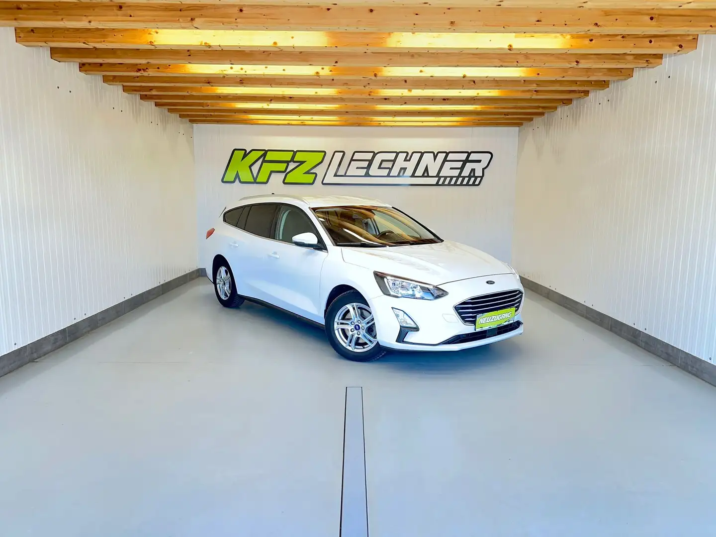 Ford Focus Turnier 1.5 EcoBl. "LED*AHK*NAVI*R-KAM" Weiß - 1