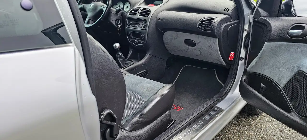 Peugeot 206 Collectors Item: Peugeot 206 GTi 2.0 16V – 105k km, foto 11