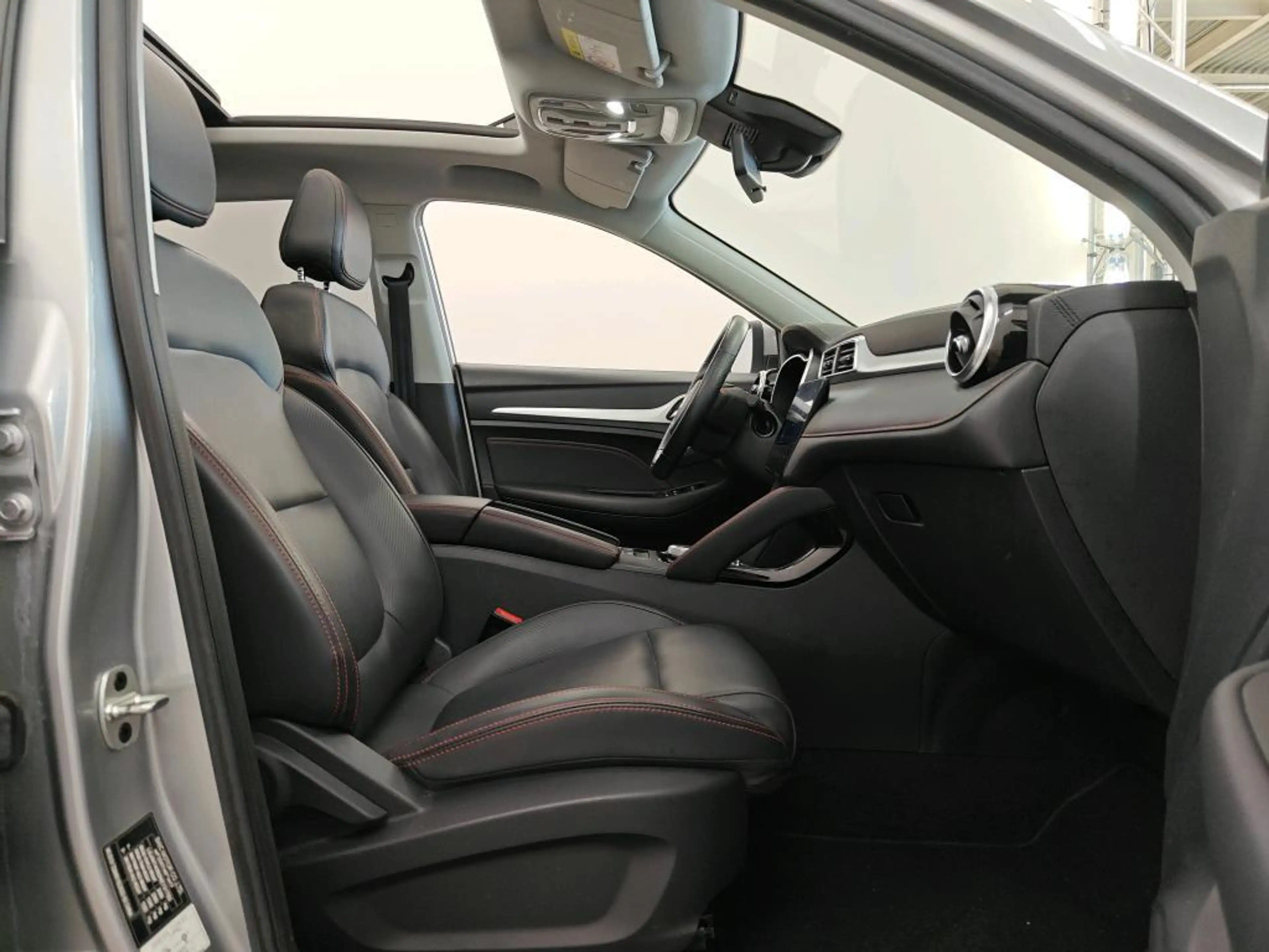 MG ZS MG EV EV Standard Range Luxury 50 kWh PANO SOH 91% — photo 4