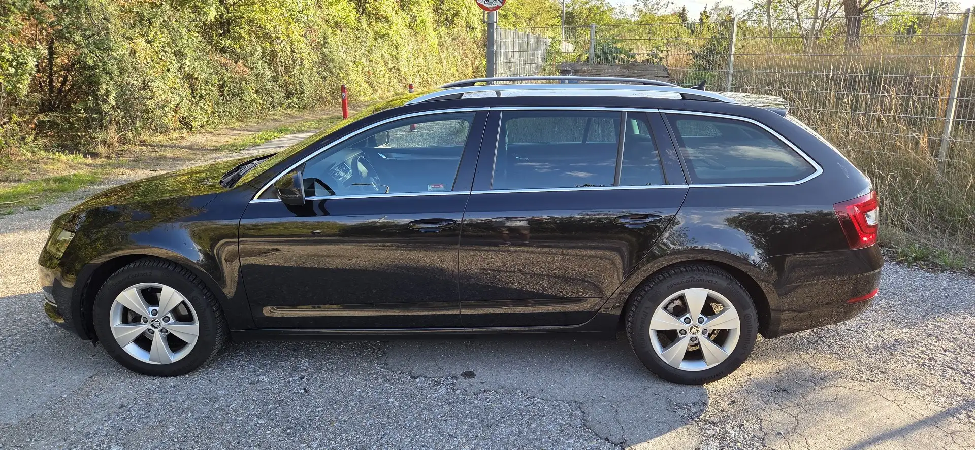 Skoda Octavia Octavia Combi 1,6 TDI Style Limited Style Limited Schwarz - 2