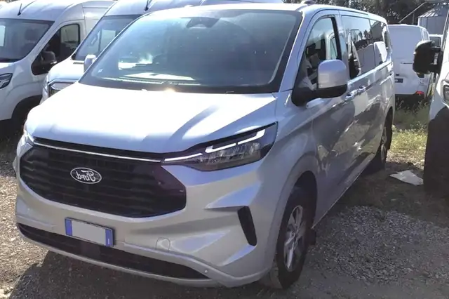Ford Transit view 4