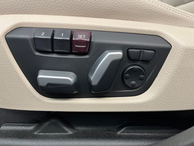 BMW 320 i xDrive — photo 6