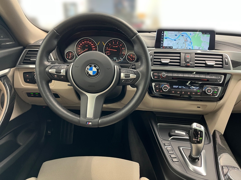 BMW 320 i xDrive — photo 8
