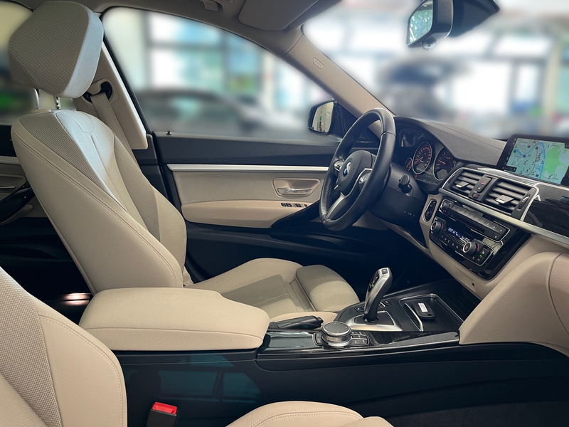 BMW 320 i xDrive — photo 13