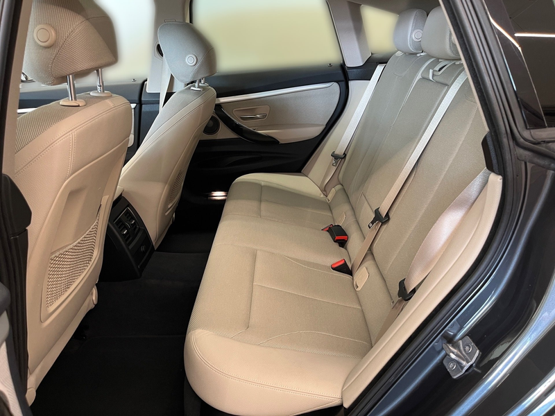 BMW 320 i xDrive — photo 7