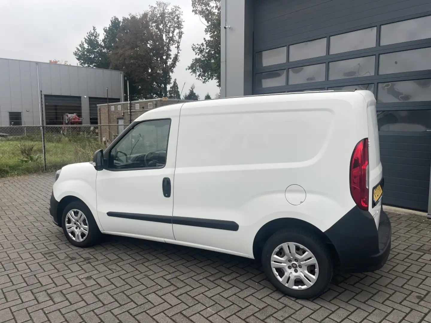 Fiat Doblo 1.6 MJ 105PK airco | navigatie | 3-zits Wit - 2