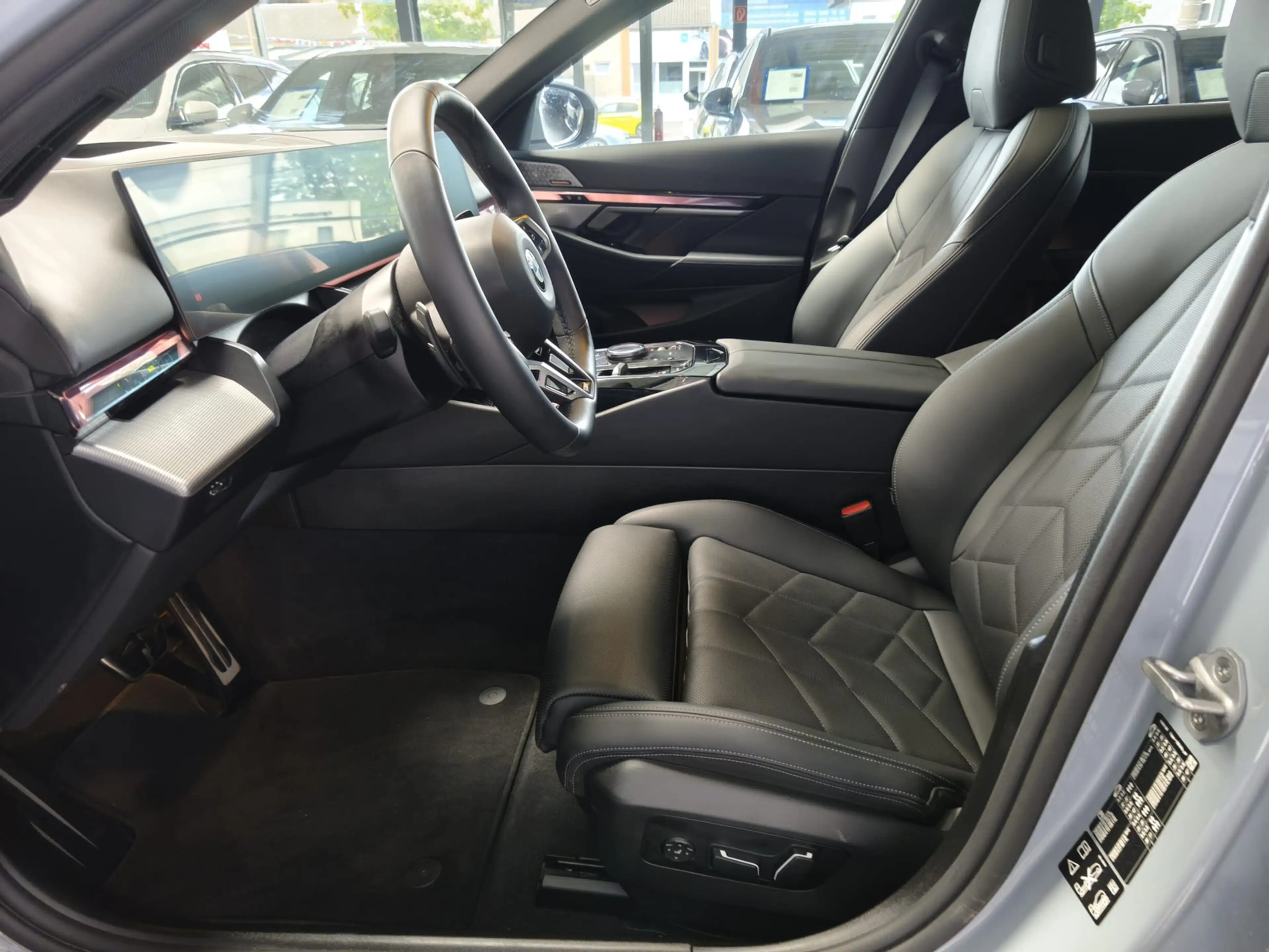 BMW 520 d Tour.xDr M Sport ICONIC/PANO/360/B&W/21/HUD — photo 9