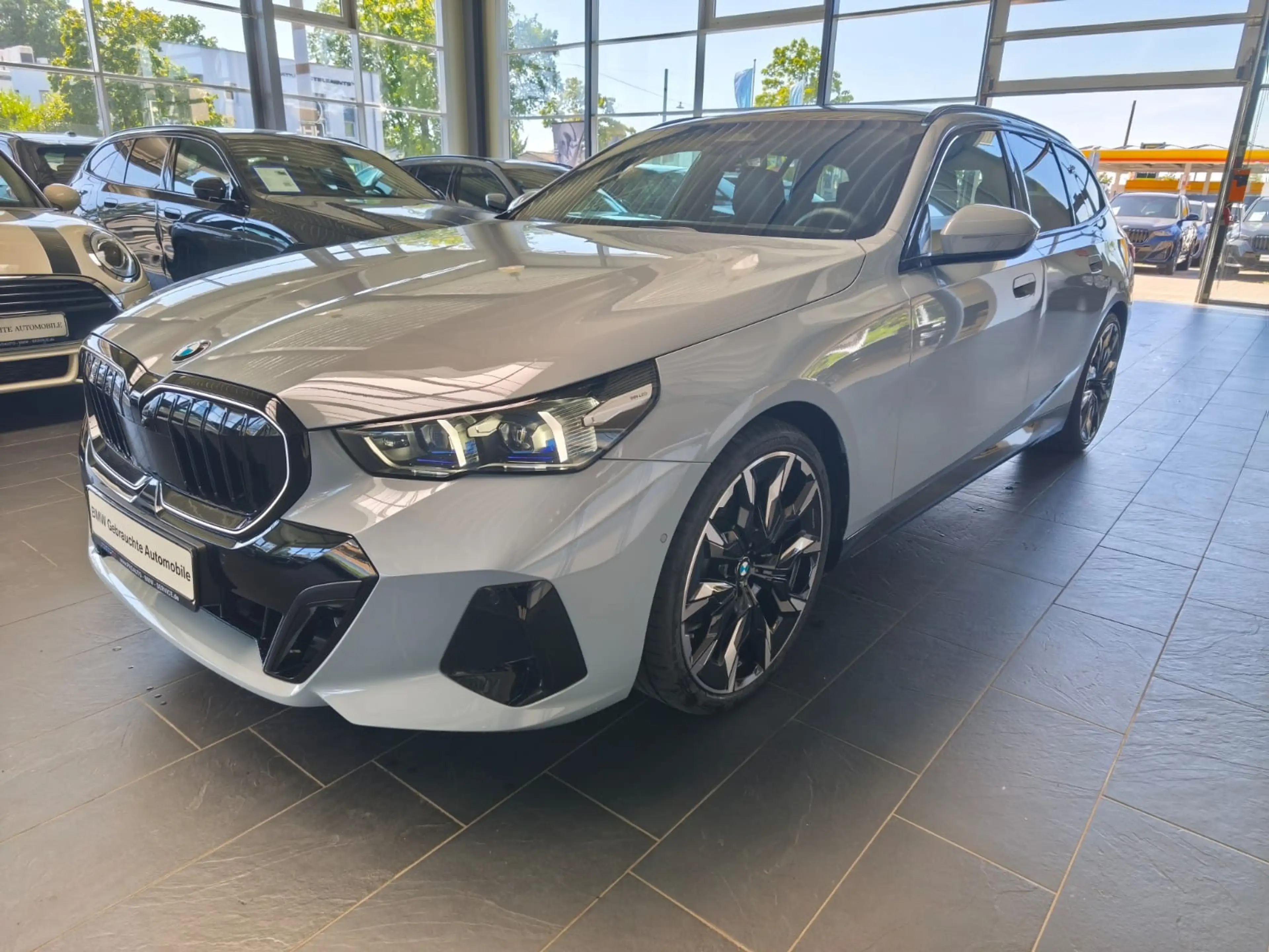 BMW 520 d Tour.xDr M Sport ICONIC/PANO/360/B&W/21/HUD — photo 3