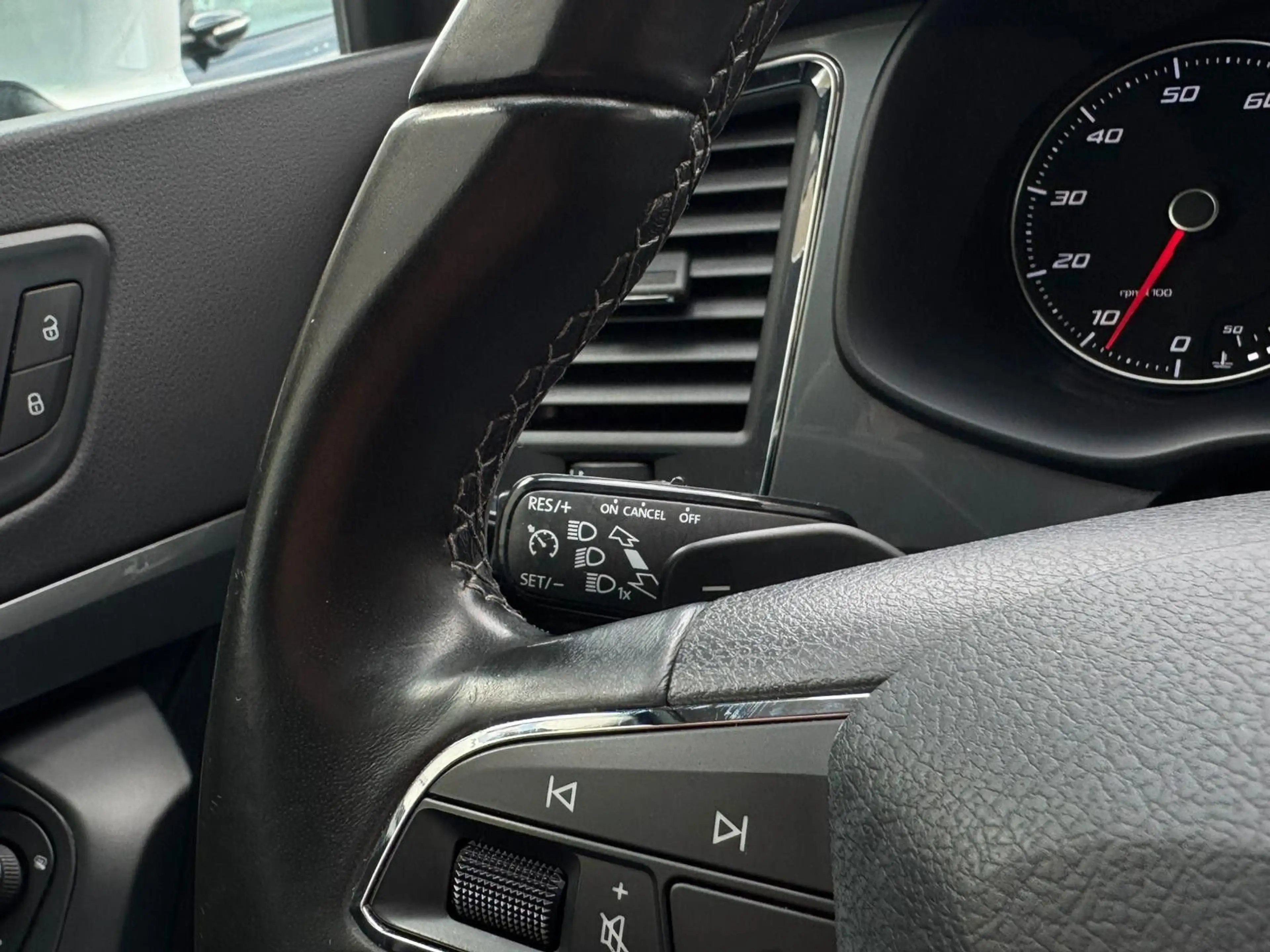 SEAT Ateca Style 1.4TSI DSG KEYLESS NAVI TEMPO LM17" — photo 15