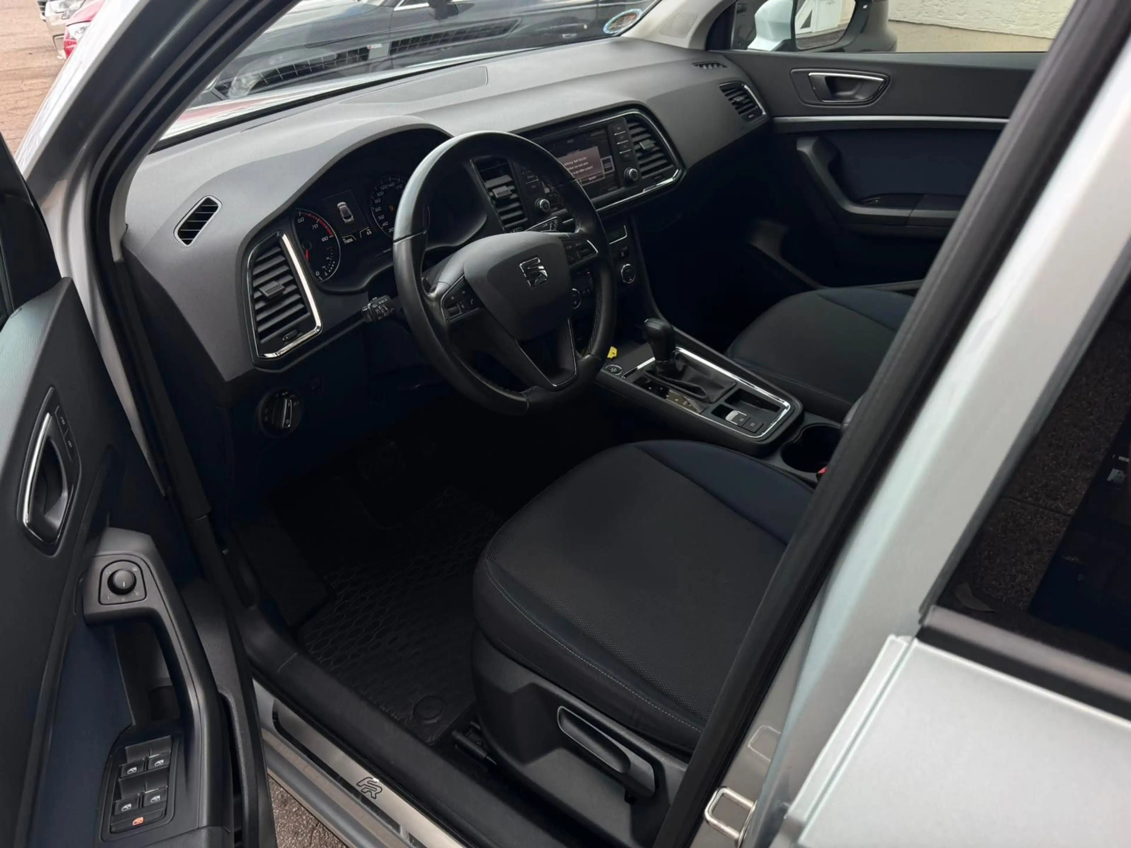 SEAT Ateca Style 1.4TSI DSG KEYLESS NAVI TEMPO LM17" — photo 10