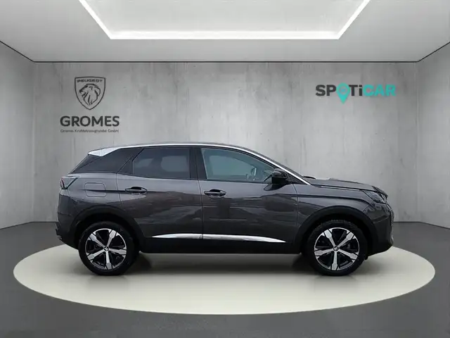 Peugeot 3008 view 2
