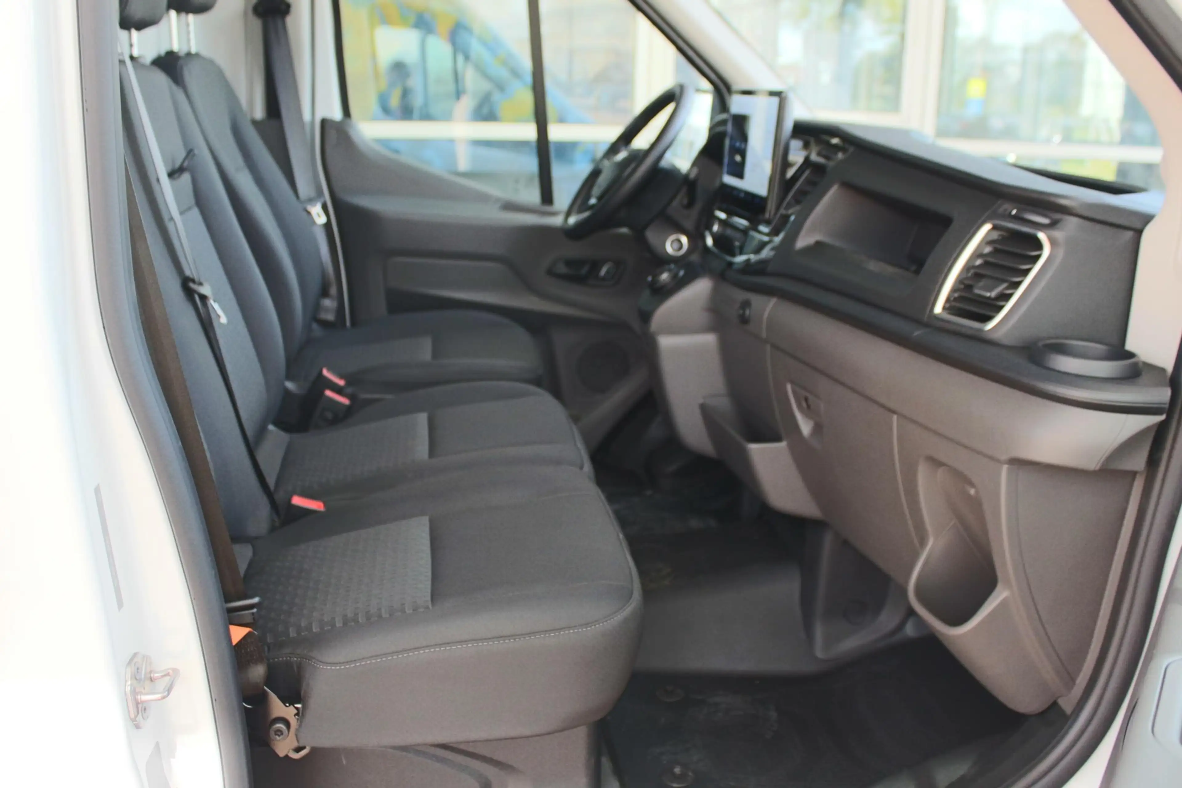 Ford E-Transit 350 L2H2 Trend 68 kWh Pro Power on board, Navigati — photo 38