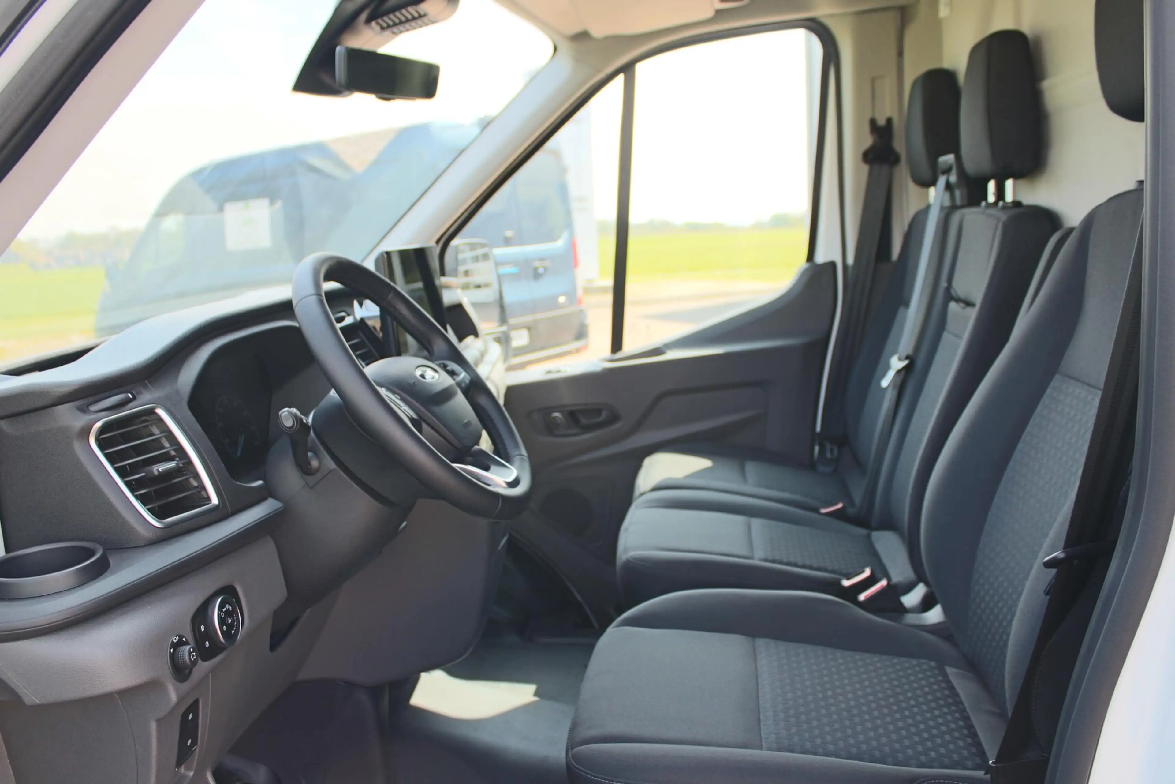 Ford E-Transit 350 L2H2 Trend 68 kWh Pro Power on board, Navigati — photo 27