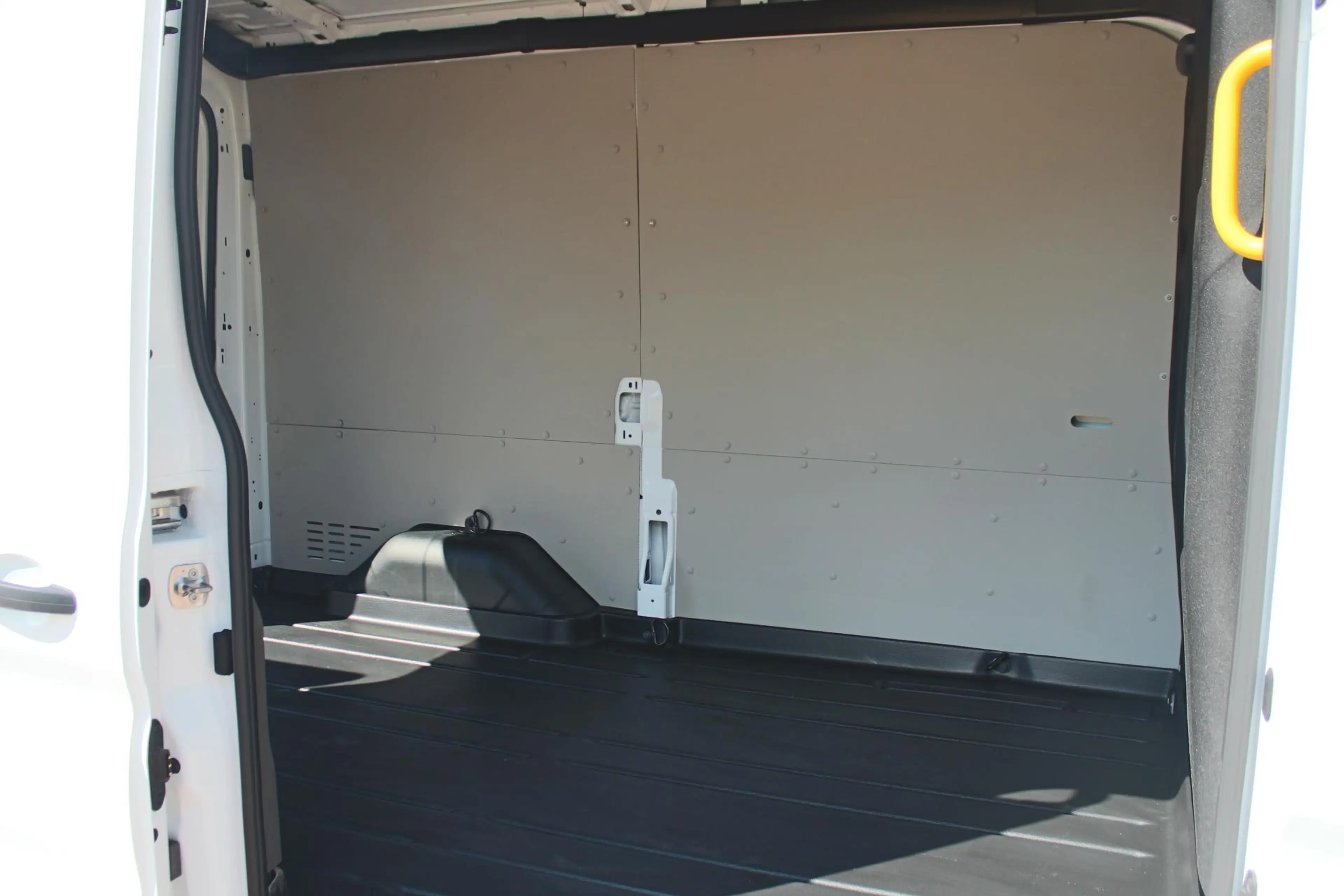 Ford E-Transit 350 L2H2 Trend 68 kWh Pro Power on board, Navigati — photo 16