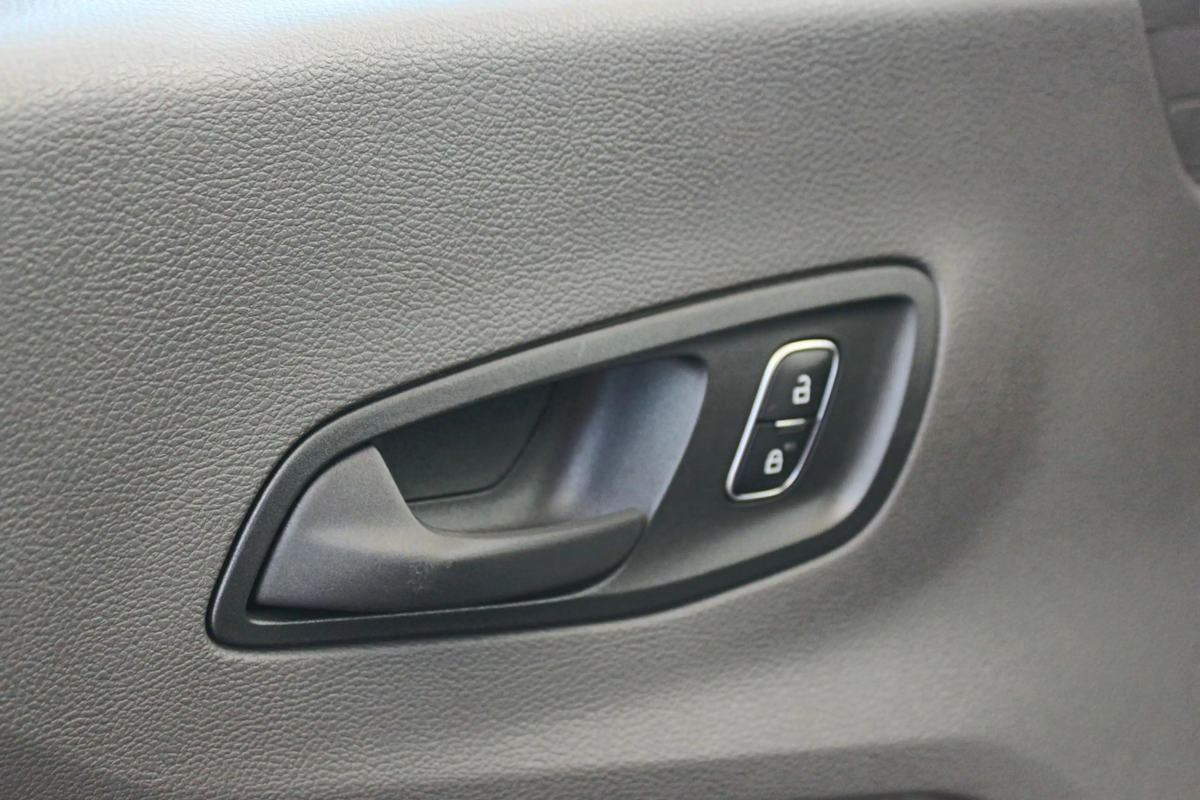 Ford E-Transit 350 L2H2 Trend 68 kWh Pro Power on board, Navigati — photo 23