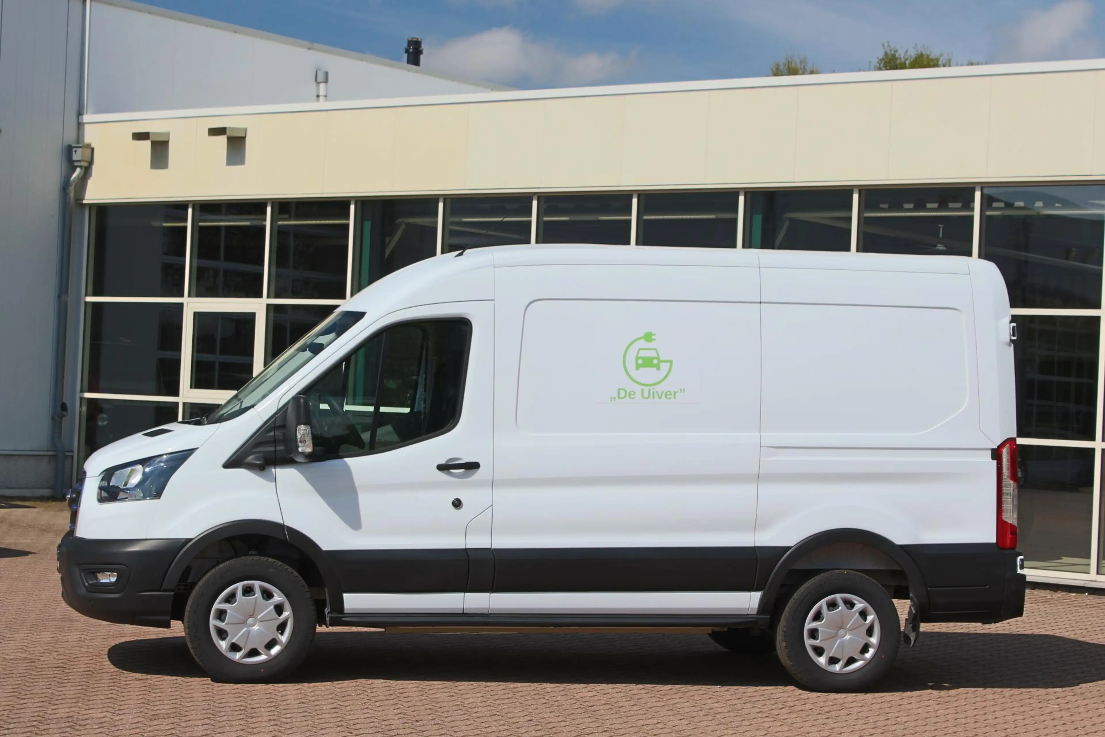 Ford E-Transit 350 L2H2 Trend 68 kWh Pro Power on board, Navigati — photo 4