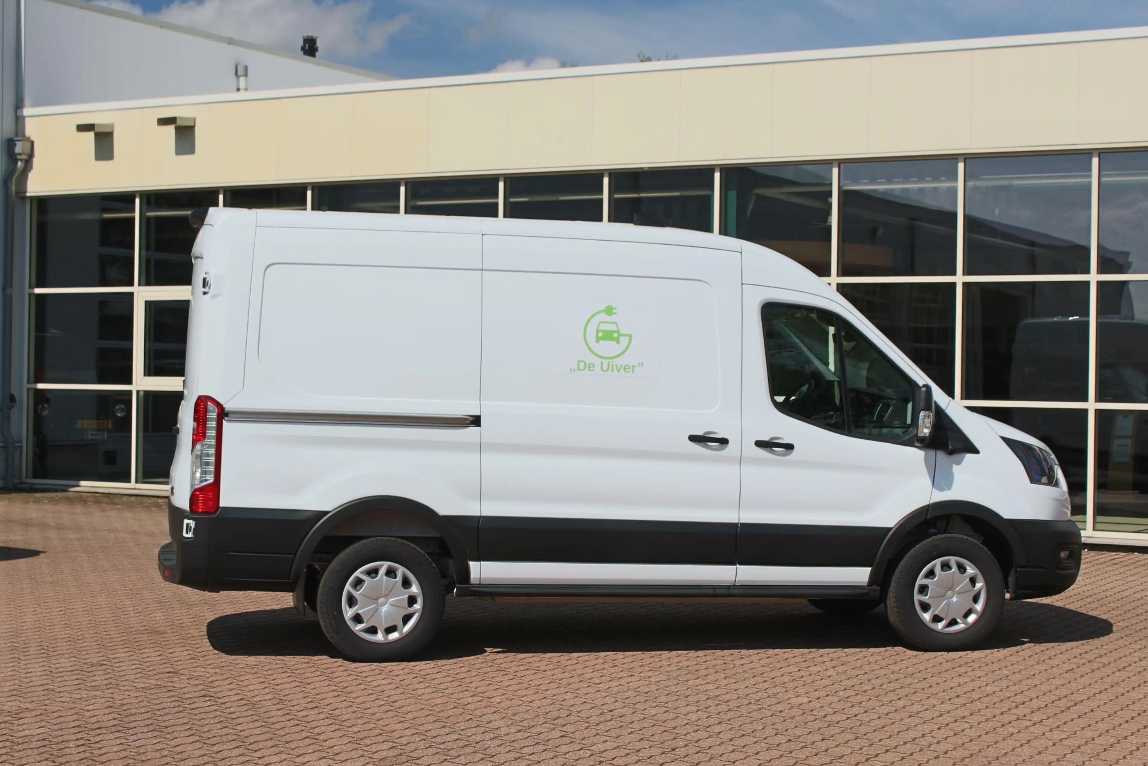 Ford E-Transit 350 L2H2 Trend 68 kWh Pro Power on board, Navigati — photo 10