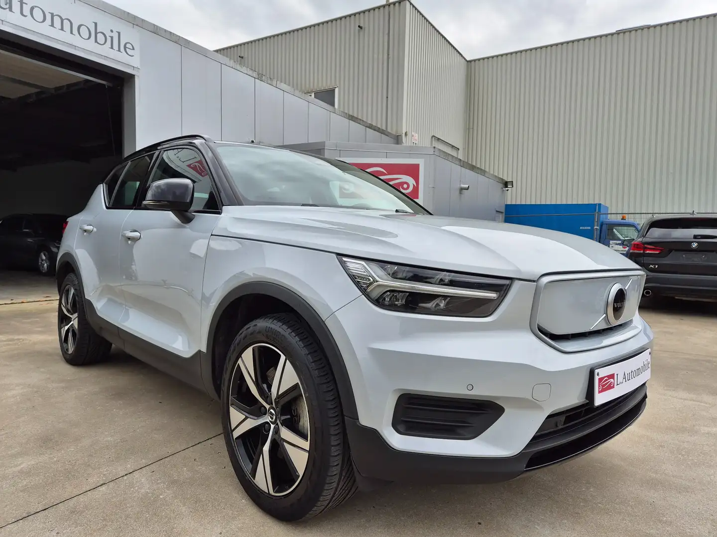 Volvo XC40 P8 AWD 408cv !! Recharge // R-Design // Gris - 2