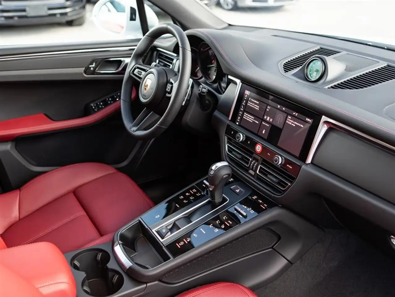 Porsche Macan снимка Porsche Macan