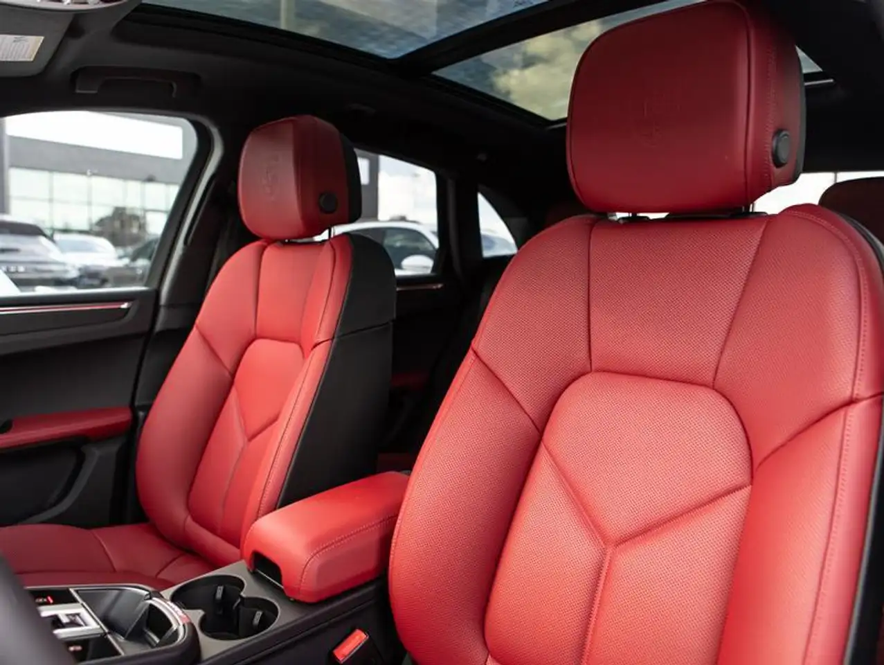 Porsche Macan снимка Porsche Macan