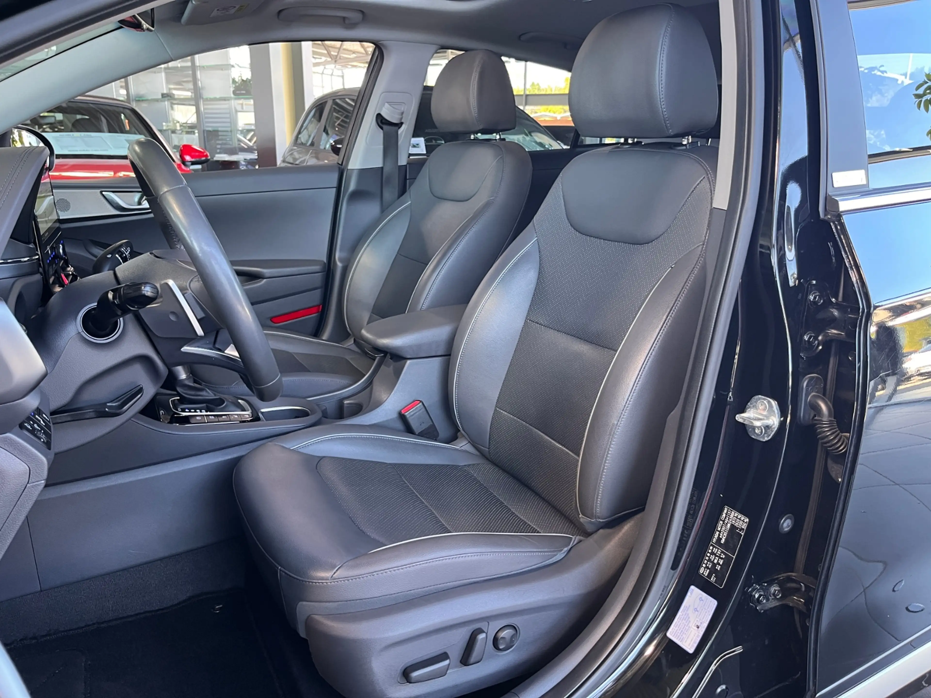 Hyundai IONIQ Prime Hybrid PANO LEDER LED NAV SHZ — photo 9