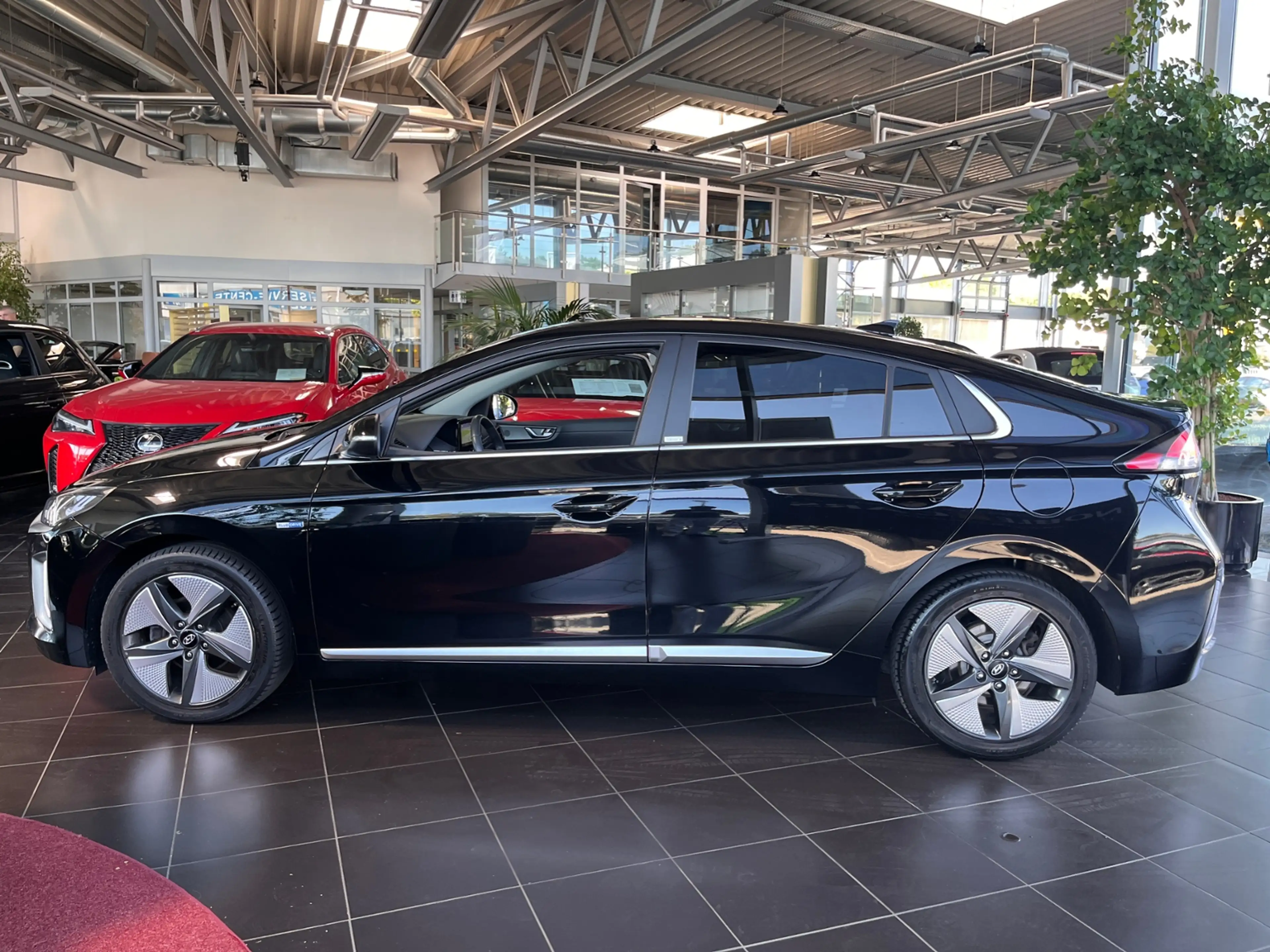 Hyundai IONIQ Prime Hybrid PANO LEDER LED NAV SHZ — photo 4
