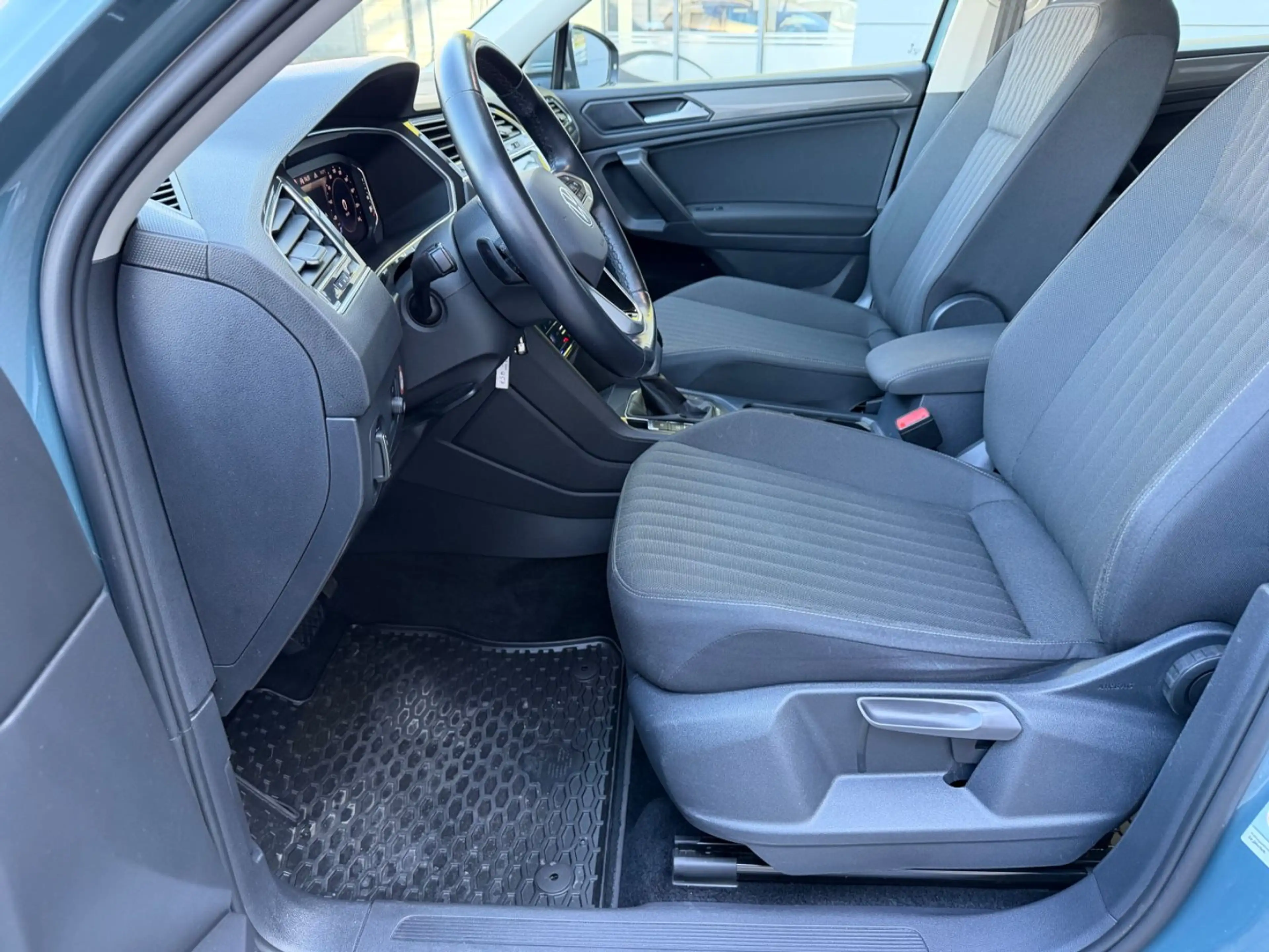 Volkswagen Tiguan Allspace Life/ALLRAD/7 SITZER/LED/AHK/DAB — photo 11