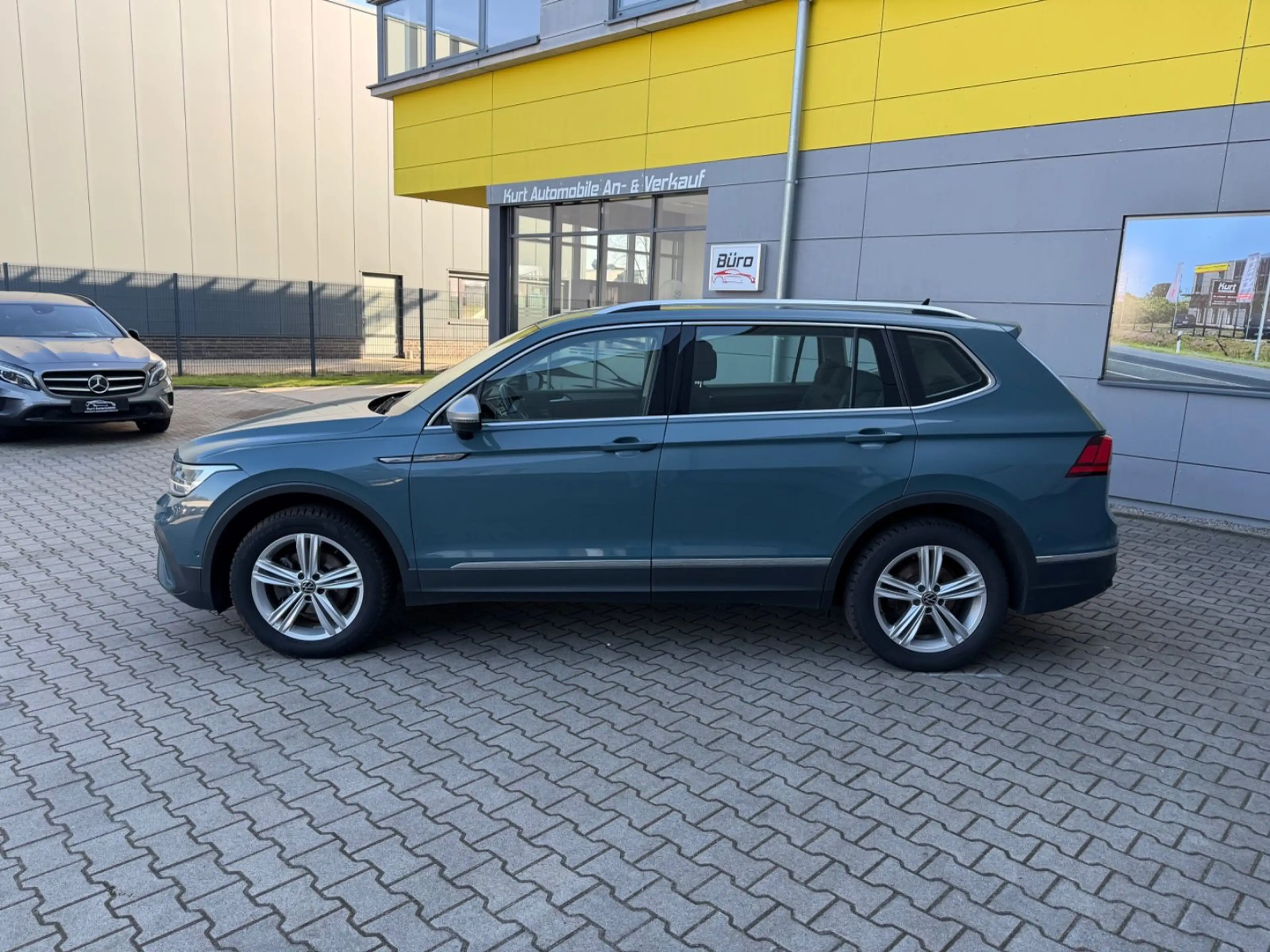 Volkswagen Tiguan Allspace Life/ALLRAD/7 SITZER/LED/AHK/DAB — photo 3